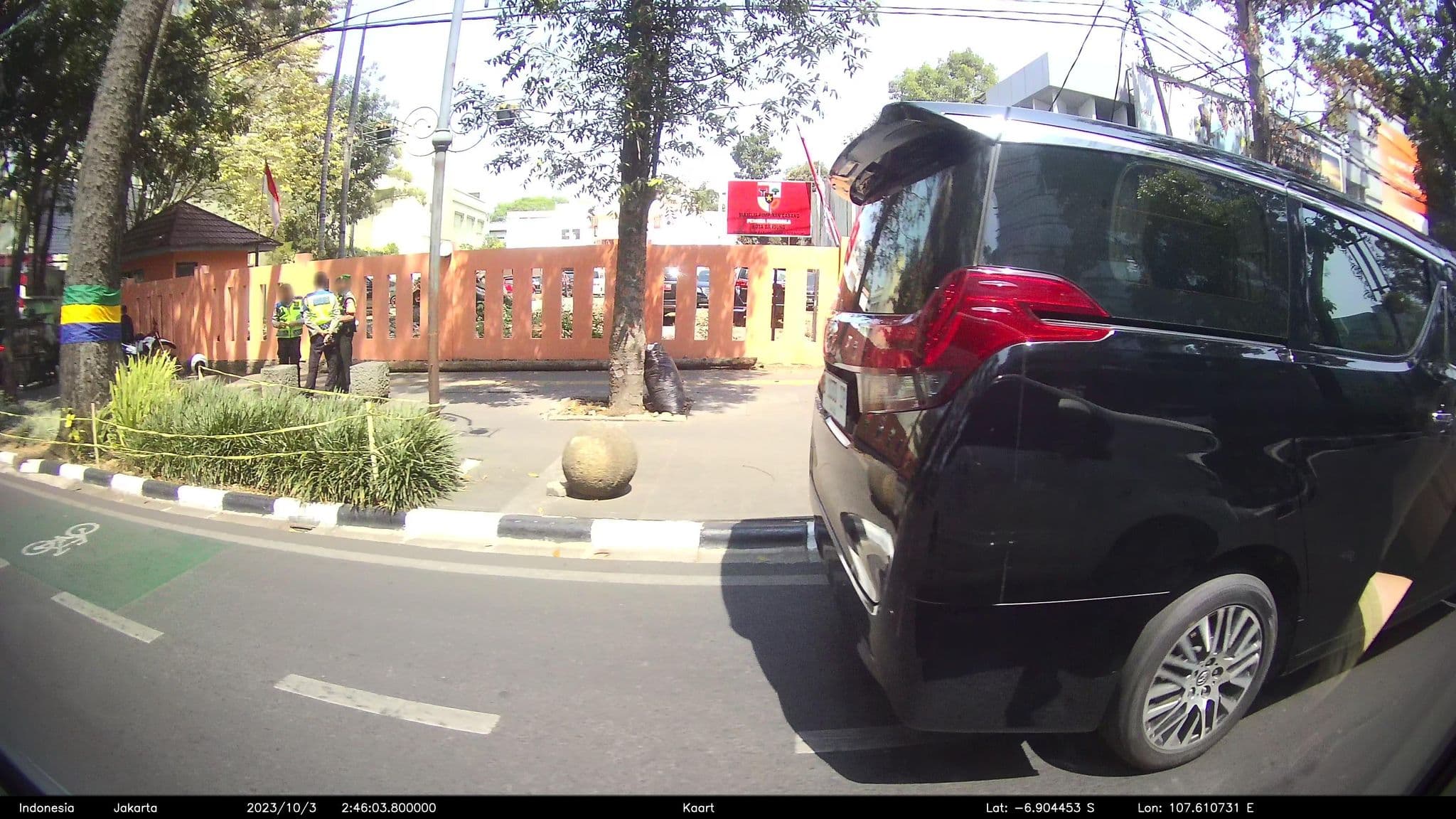 Street view near Lobby Holiday Iin Hotel Bandung, Bandung — © kaart_1 (CC BY-SA · Mapillary)