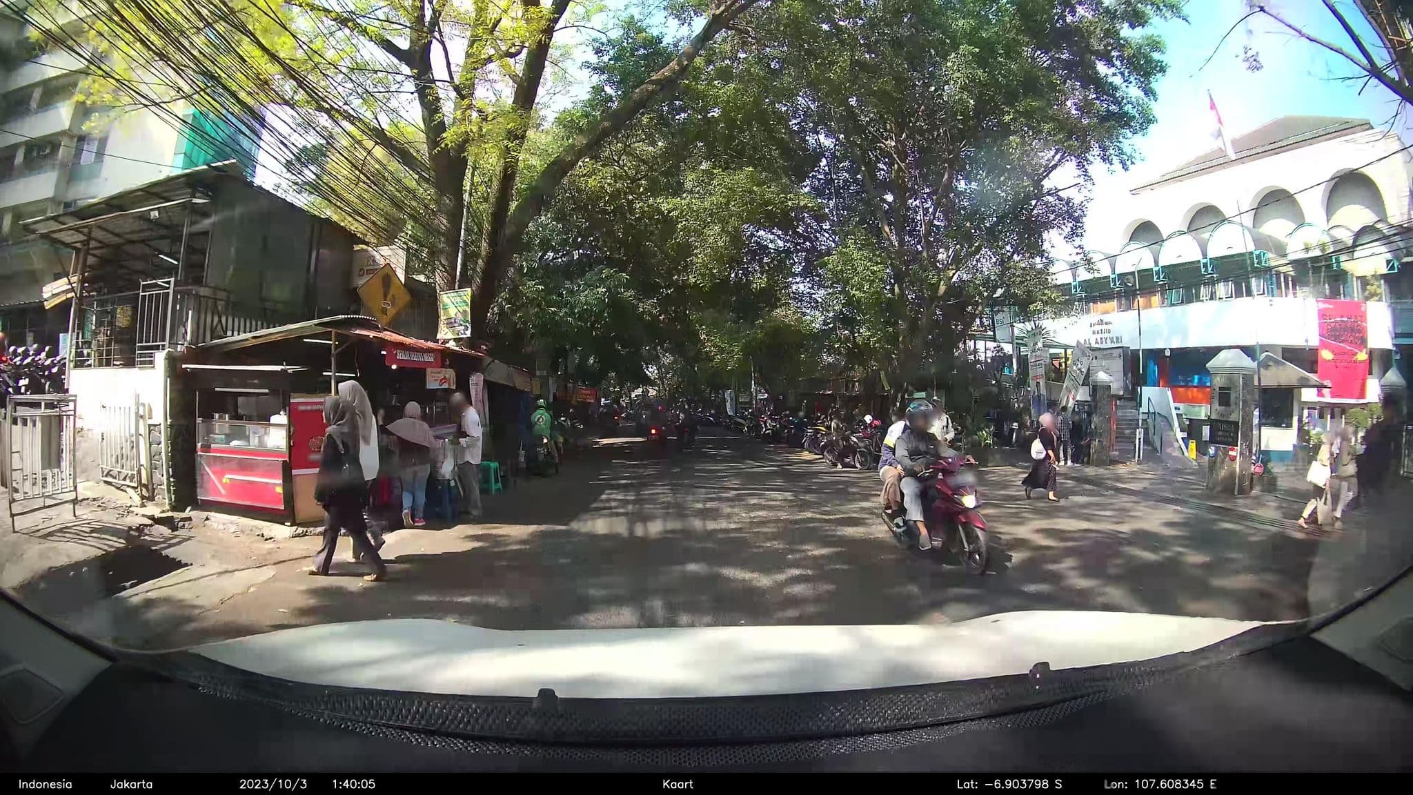 Street view near Dago de Pan, Bandung — © kaart5 (CC BY-SA · Mapillary)