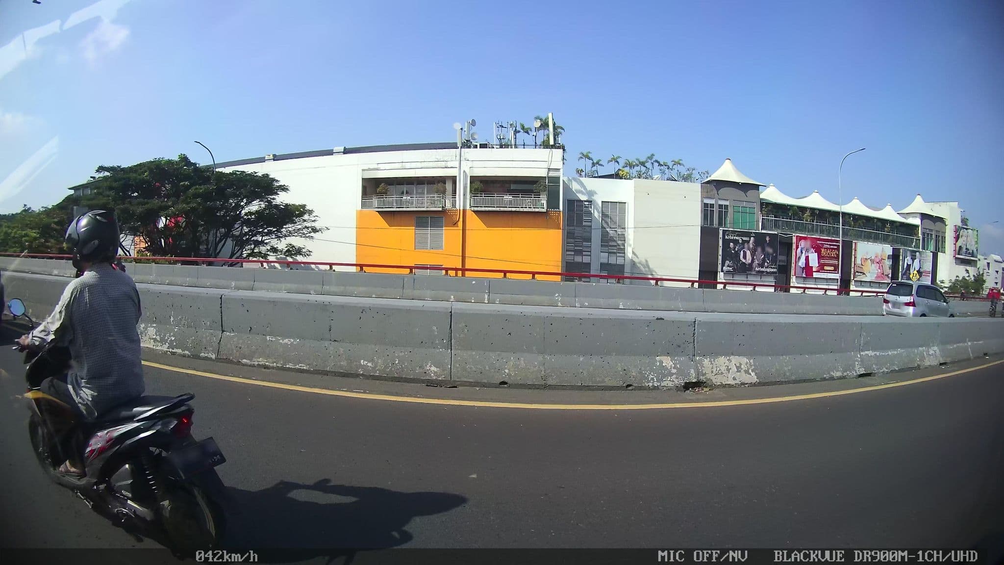Street view near Hotel Pondok Anggun, Bandung — © kaart5 (CC BY-SA · Mapillary)
