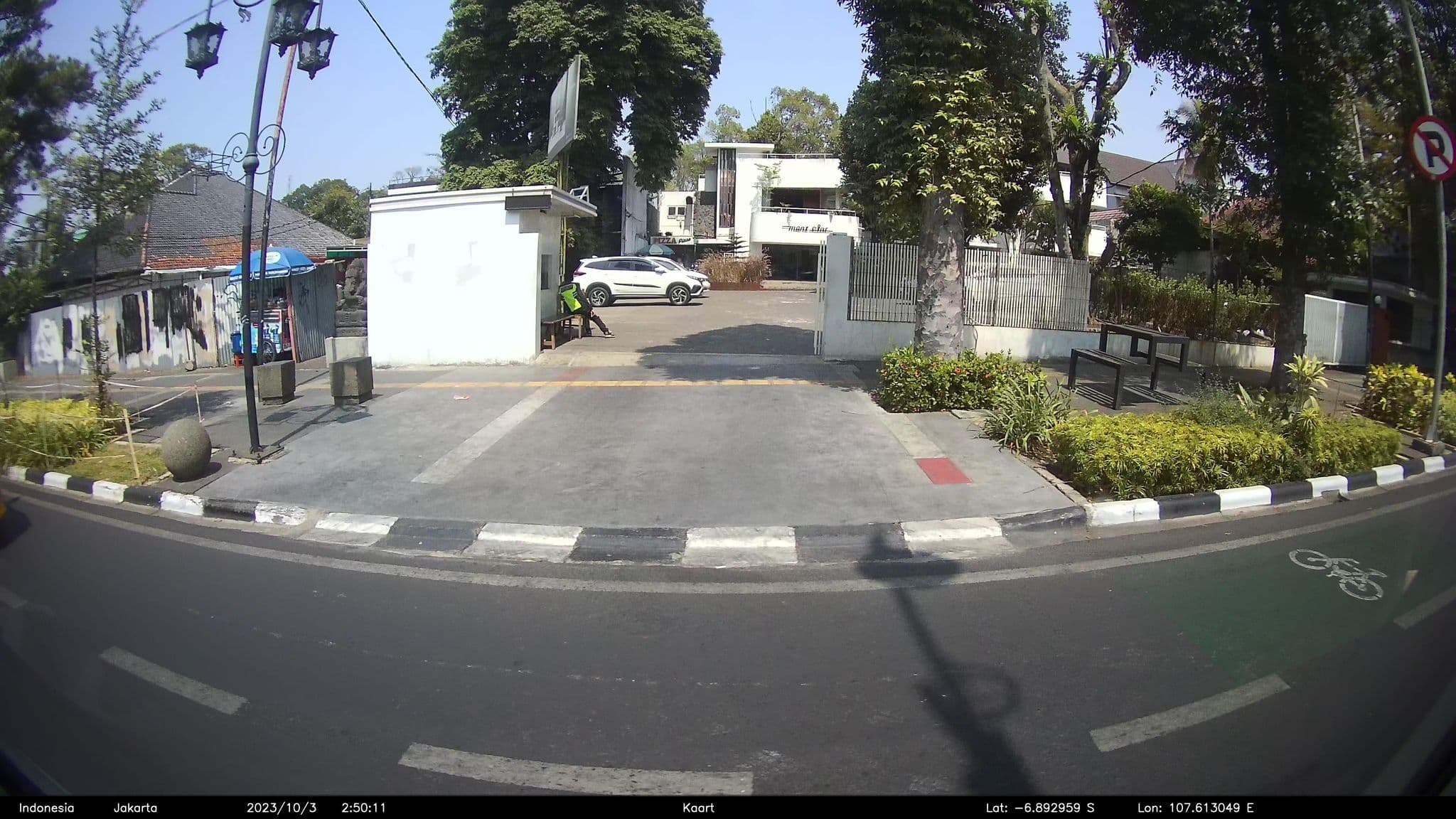 Street view near Hotel cihampelas 3 bandung, Bandung — © kaart_1 (CC BY-SA · Mapillary)