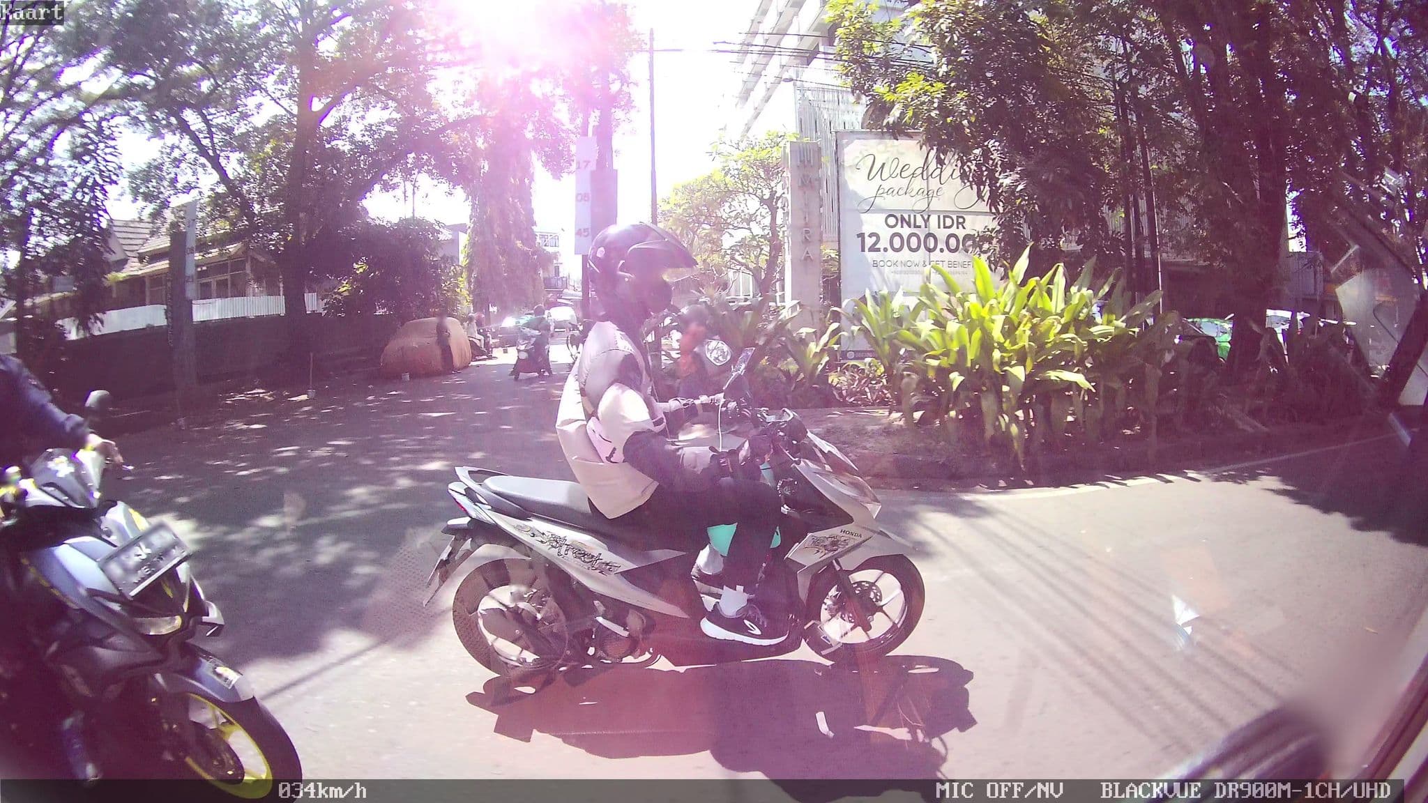 Street view near Swimming Pool Hotel Mitra, Bandung — © kaart_2 (CC BY-SA · Mapillary)
