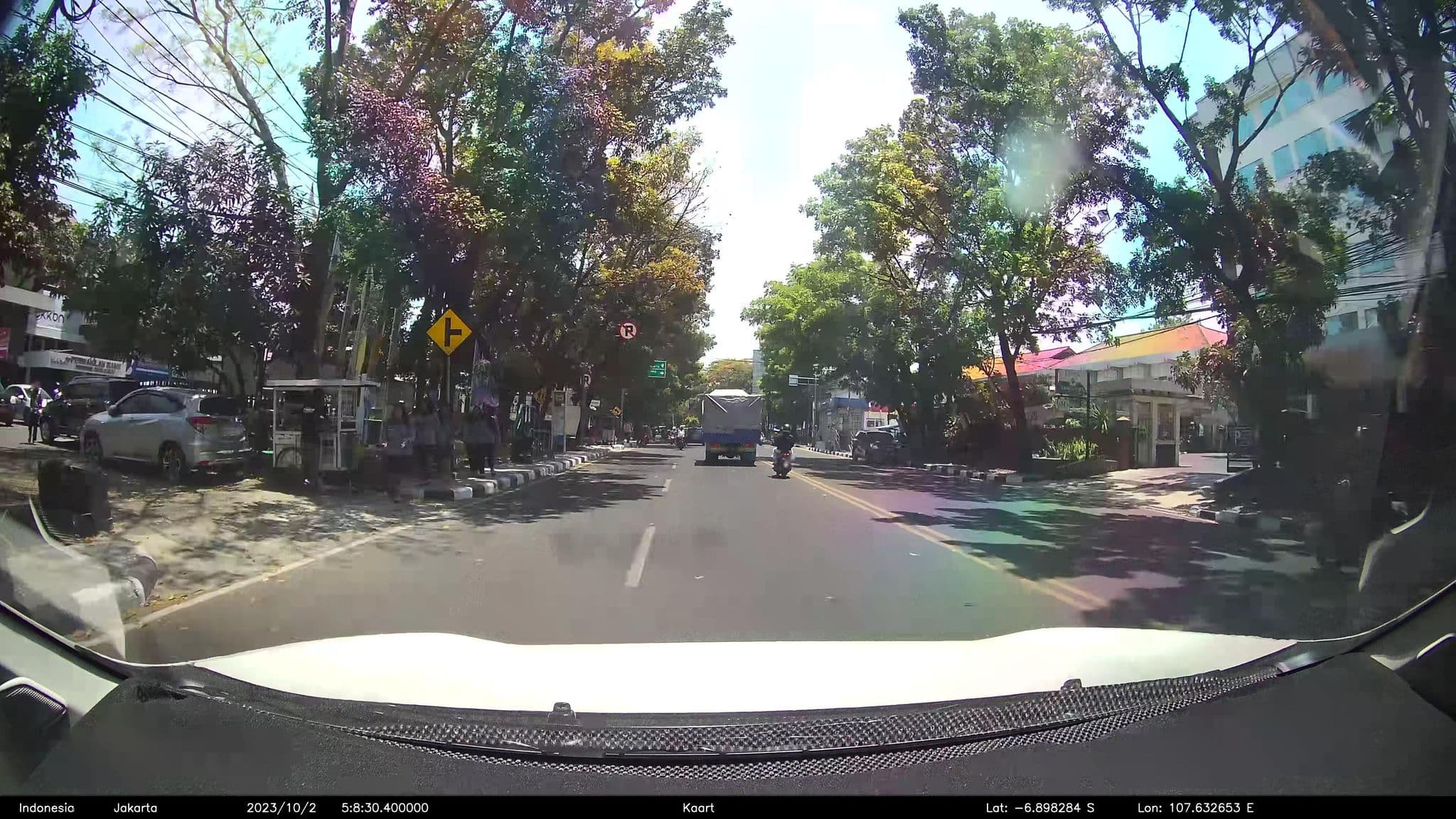 Street view near Hotel Jatra Jakarta, Bandung — © kaart5 (CC BY-SA · Mapillary)