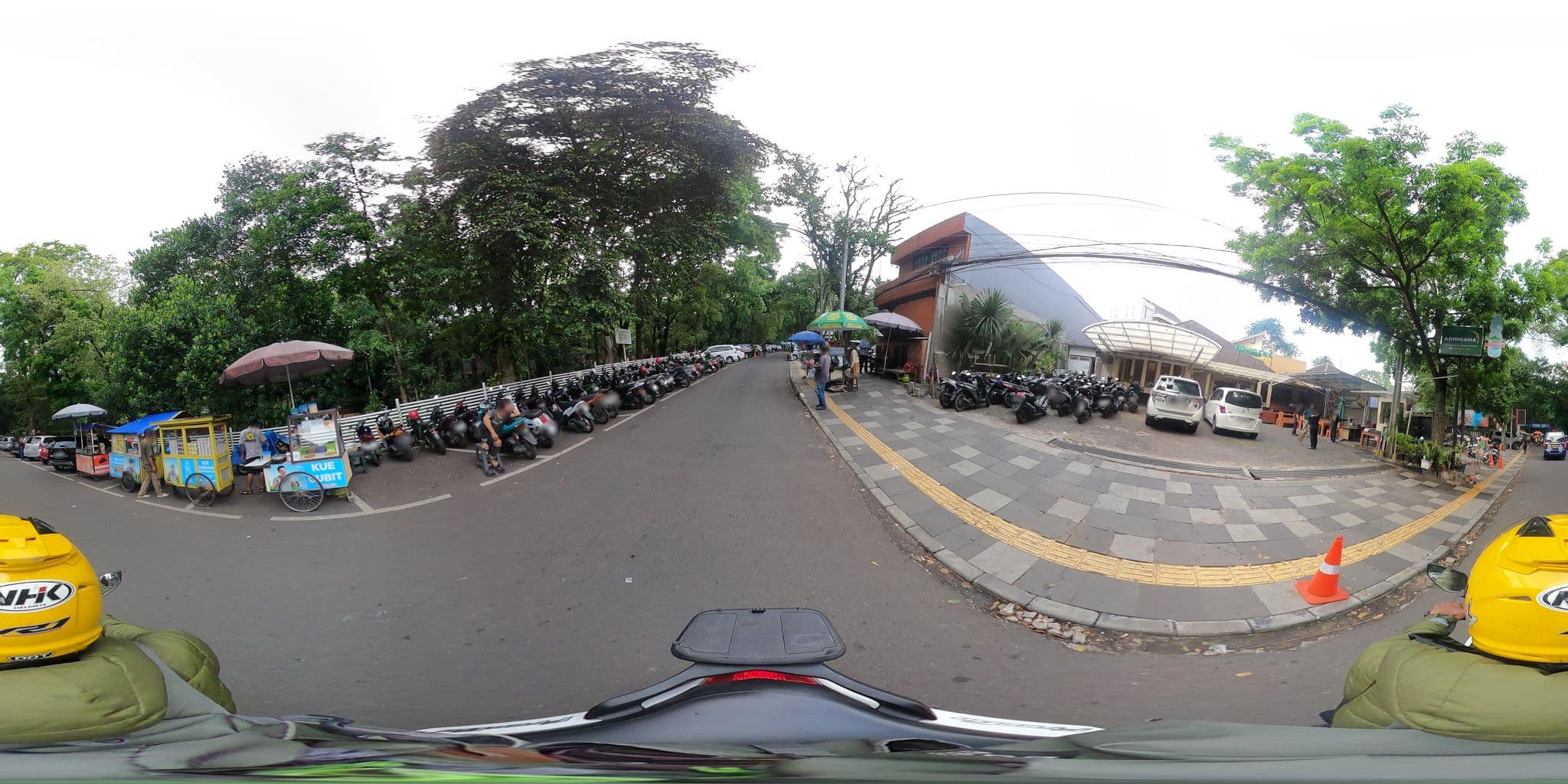 Street view near Alqueby hotel, Bandung — © Kaart_Local (CC BY-SA · Mapillary)