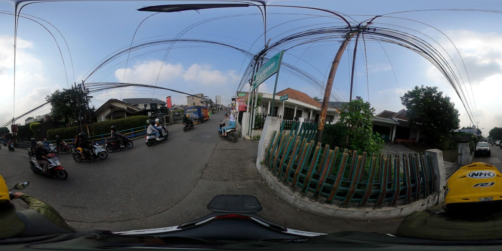Street view near West Cikutra 56, Bandung — © Kaart_Local (CC BY-SA · Mapillary)