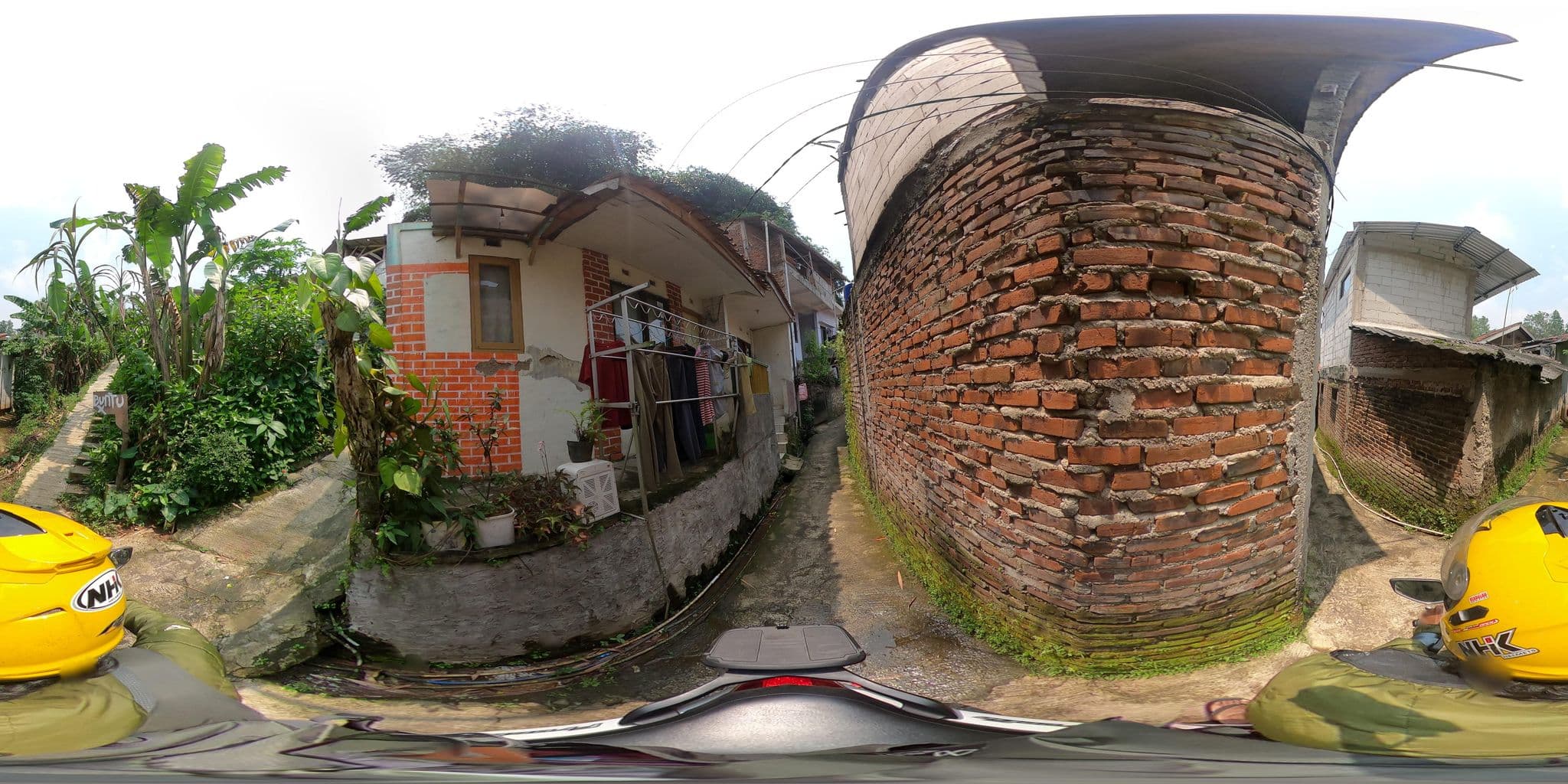 Street view near Hotel "Bumi Pandawa", Bandung — © Kaart_Local (CC BY-SA · Mapillary)