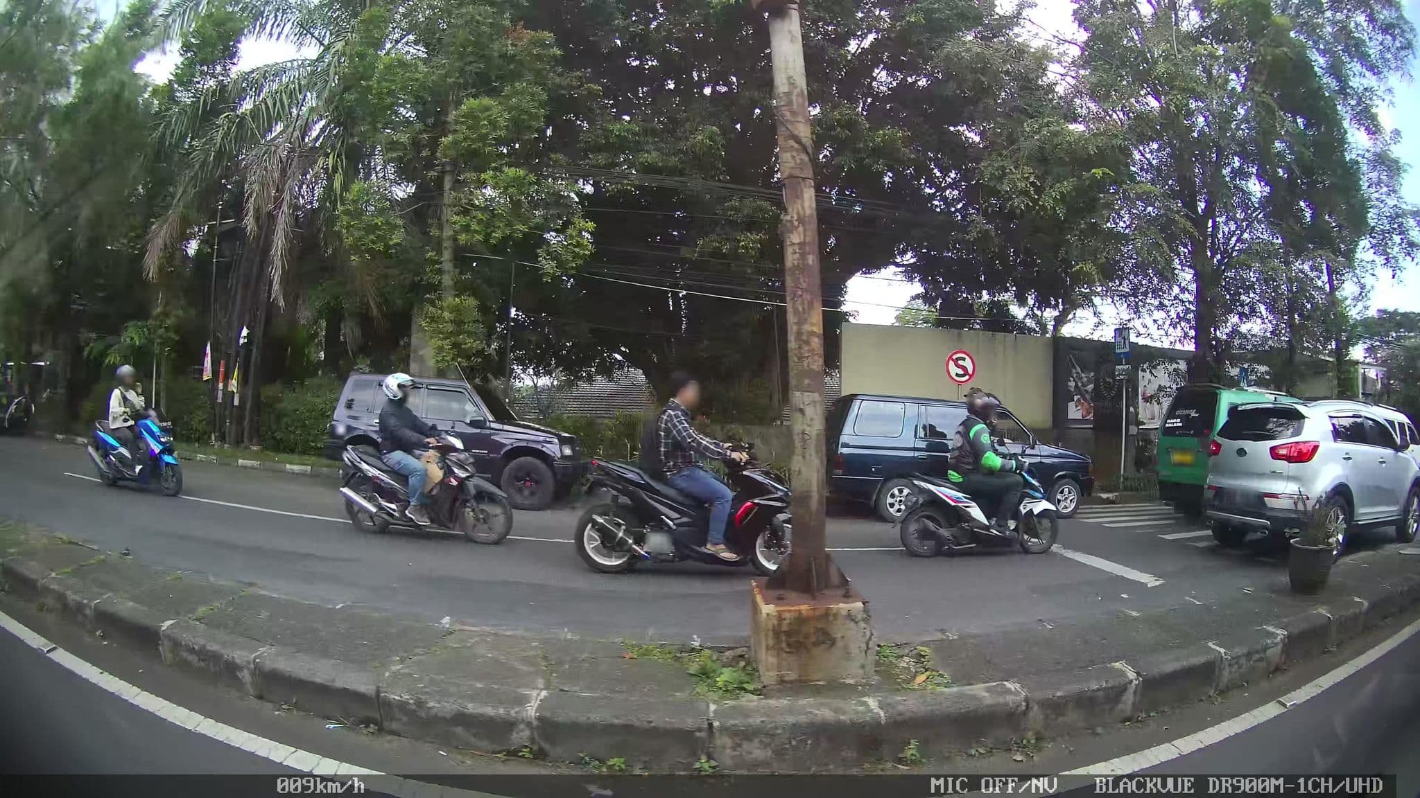 Street view near Saragosa Ballroom Sheraton Bandung Hotel, Bandung — © kaart5 (CC BY-SA · Mapillary)