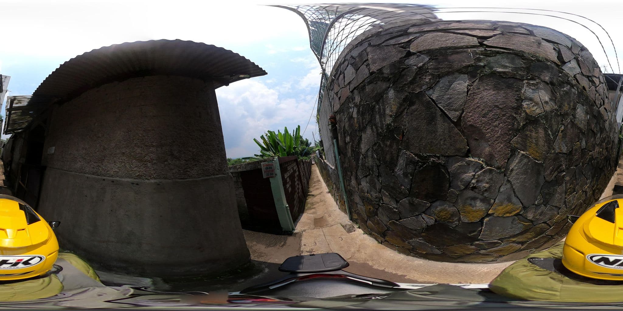 Street view near RedDoorz Plus Near Dago Pakar, Bandung — © Kaart_Local (CC BY-SA · Mapillary)