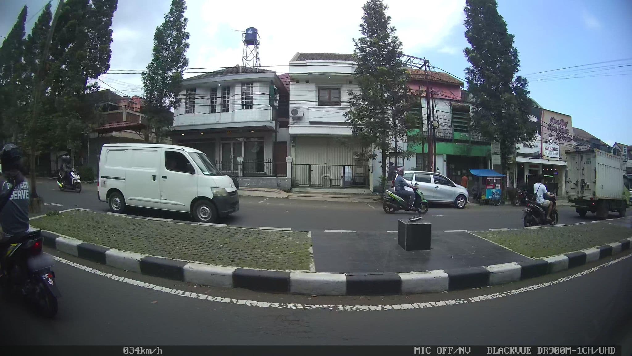 Street view near Kosan Tia Jl. Dago 316 B Bandung, Bandung — © kaart5 (CC BY-SA · Mapillary)