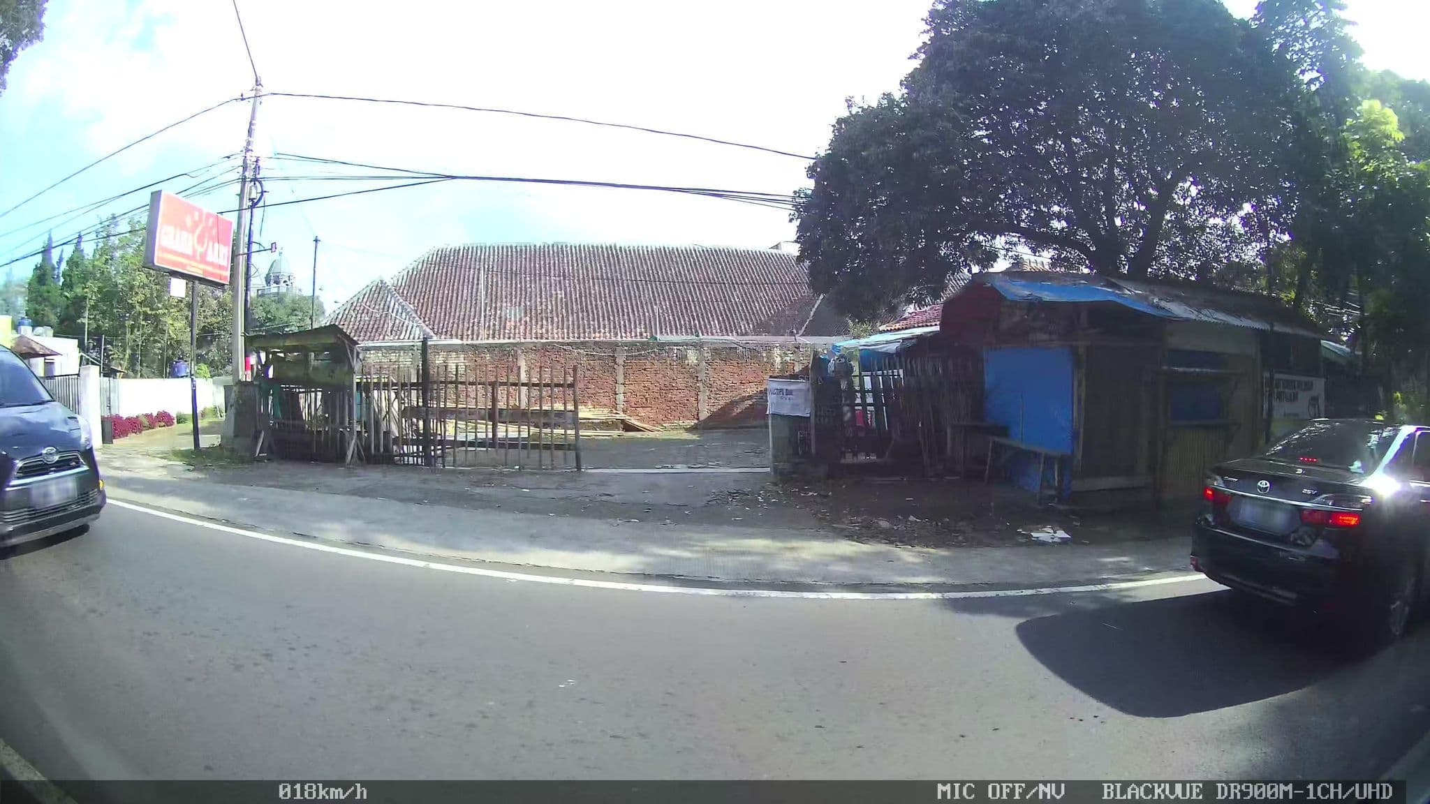 Street view near Graha Asri Hotel, Lembang — © kaart5 (CC BY-SA · Mapillary)