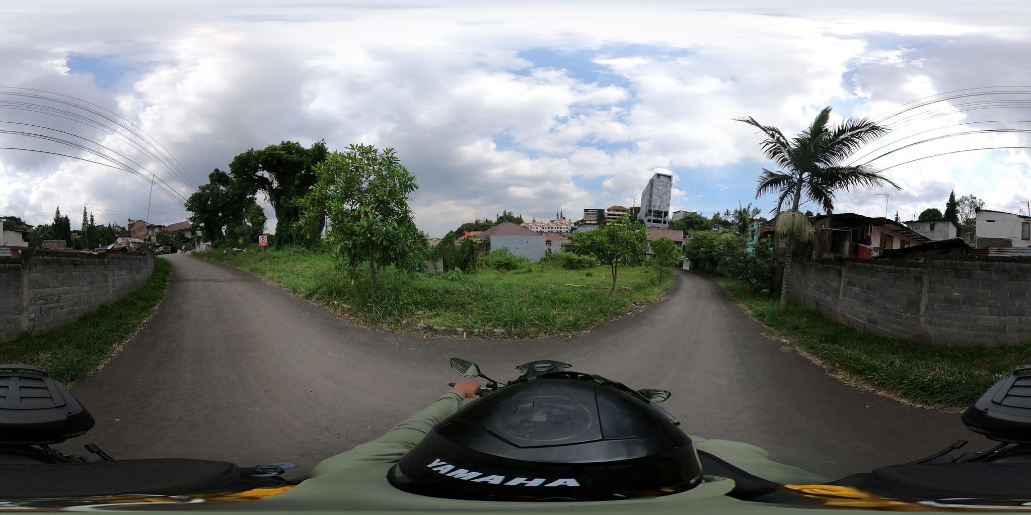Street view near Cikapayung Garden Hotel, Lembang — © Kaart_Local (CC BY-SA · Mapillary)