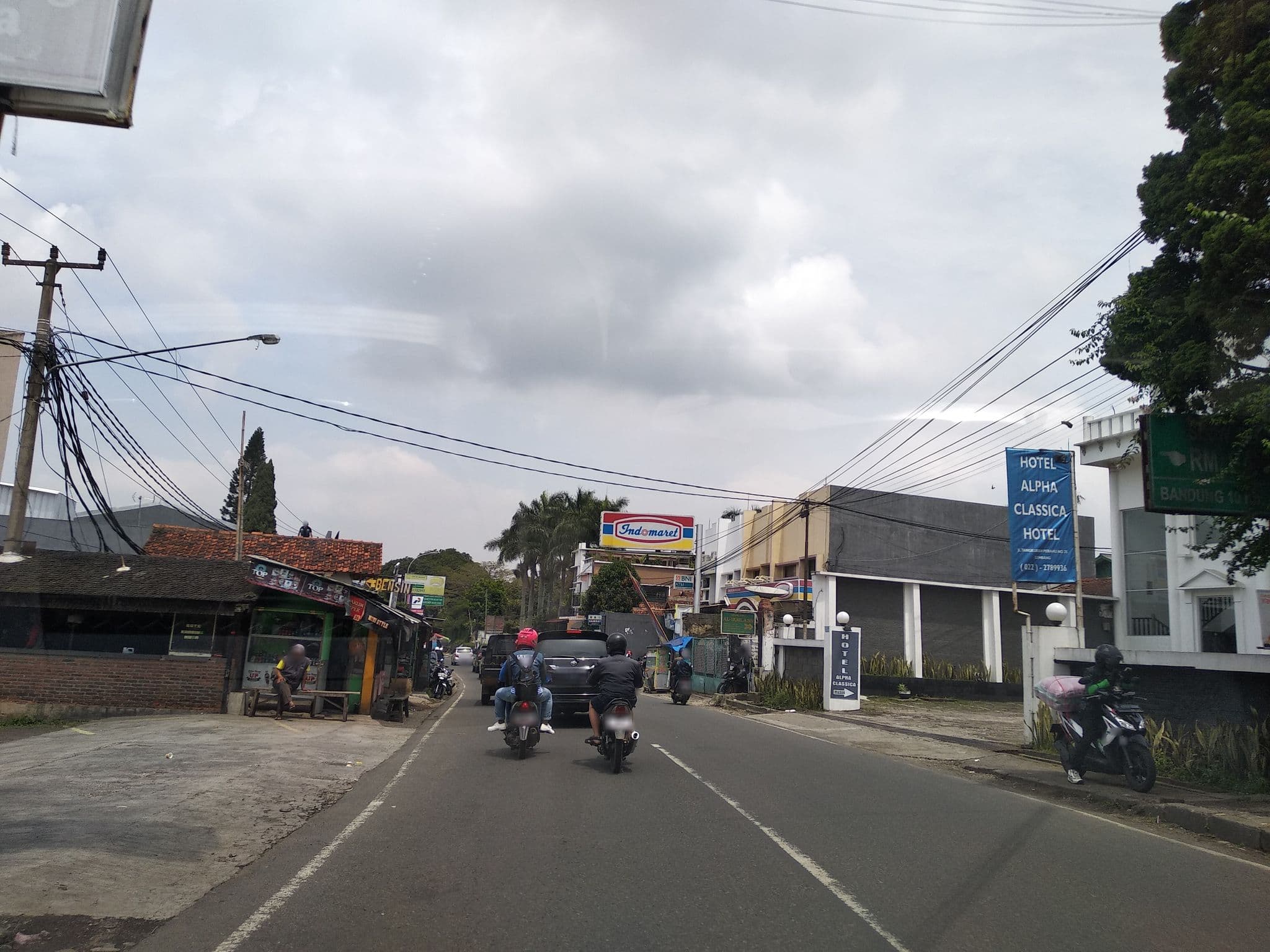Street view near Villa Teratai, Lembang — © arubi (CC BY-SA · Mapillary)