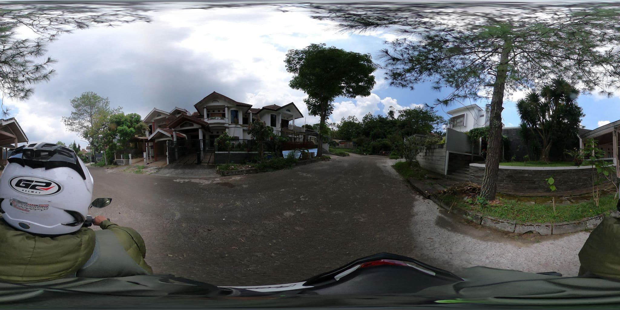 Street view near Graha Puspa Villas & Regency Sapu Lidi Lembang Old & New Year 2012, Lembang — © Kaart_Local (CC BY-SA · Mapillary)