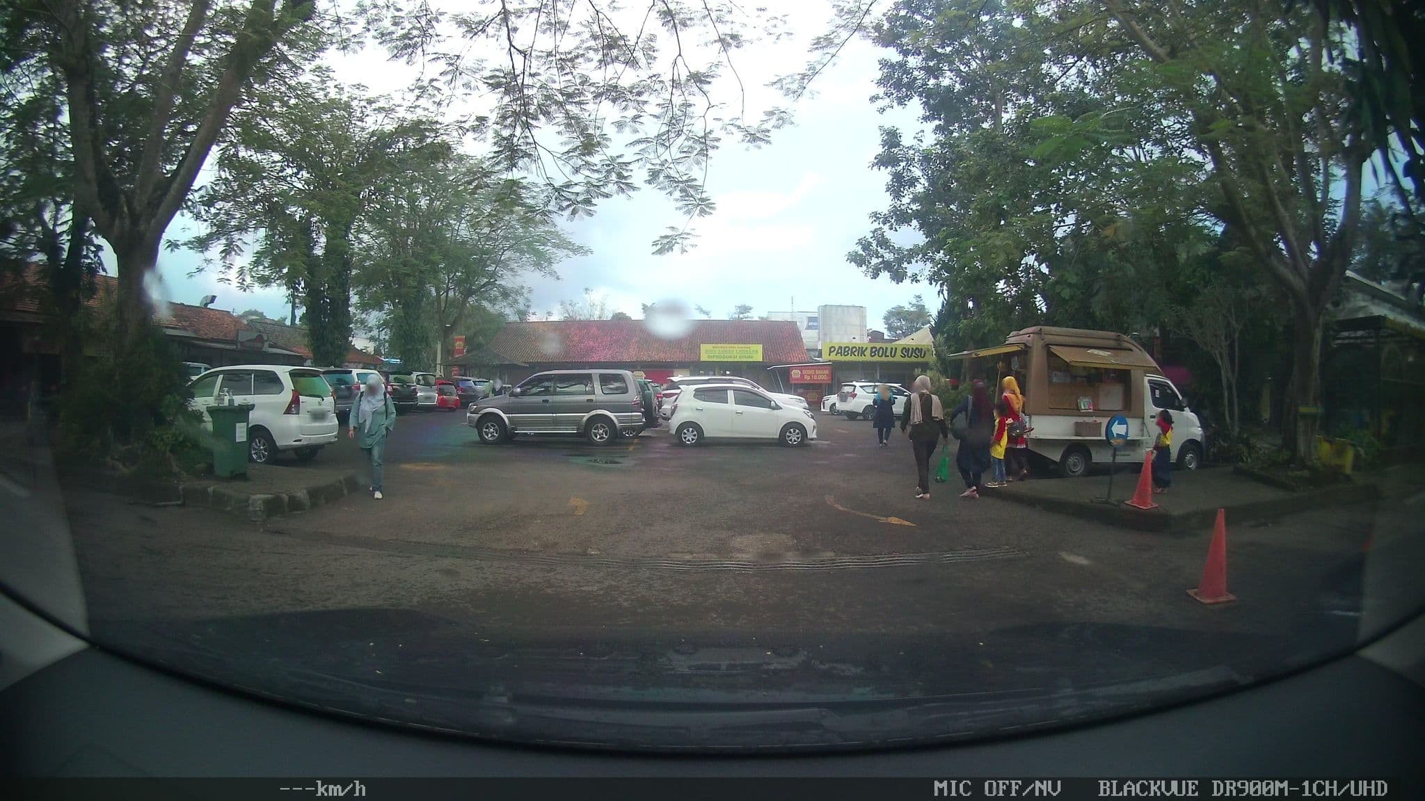 Street view near Kubca Samakta Guesthouse, Lembang — © kaart_2 (CC BY-SA · Mapillary)