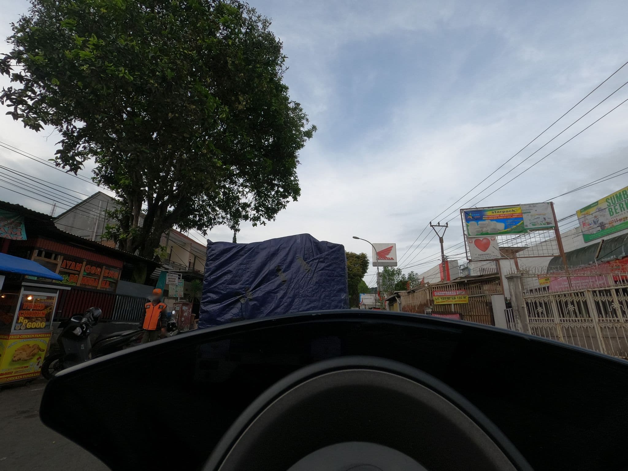 Street view near Roemah Tembok, Hotel Panorama Lembang, Lembang — © addharuery (CC BY-SA · Mapillary)