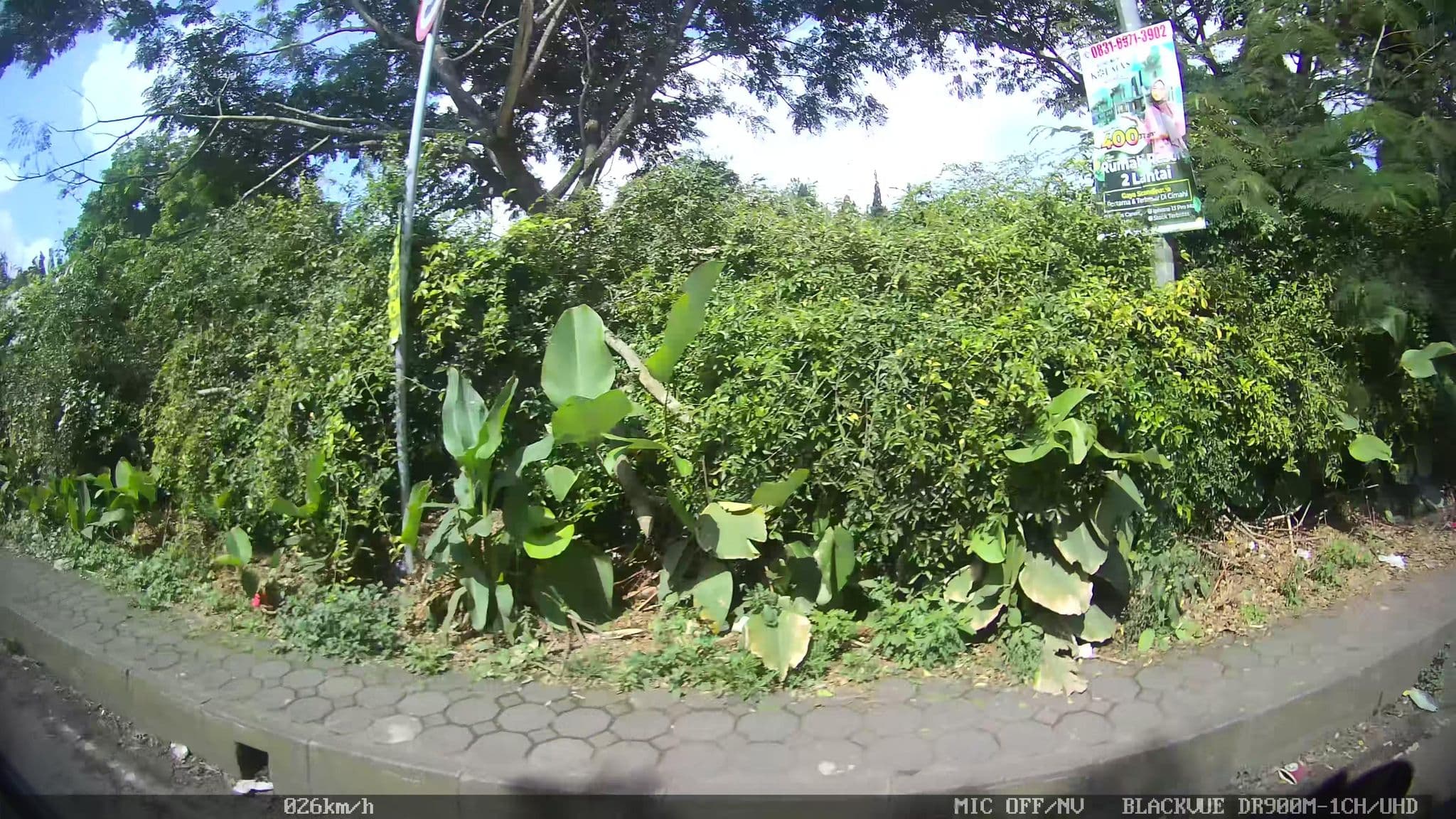 Street view near Grand Hotel Lembang Azalea Room, Lembang — © kaart5 (CC BY-SA · Mapillary)