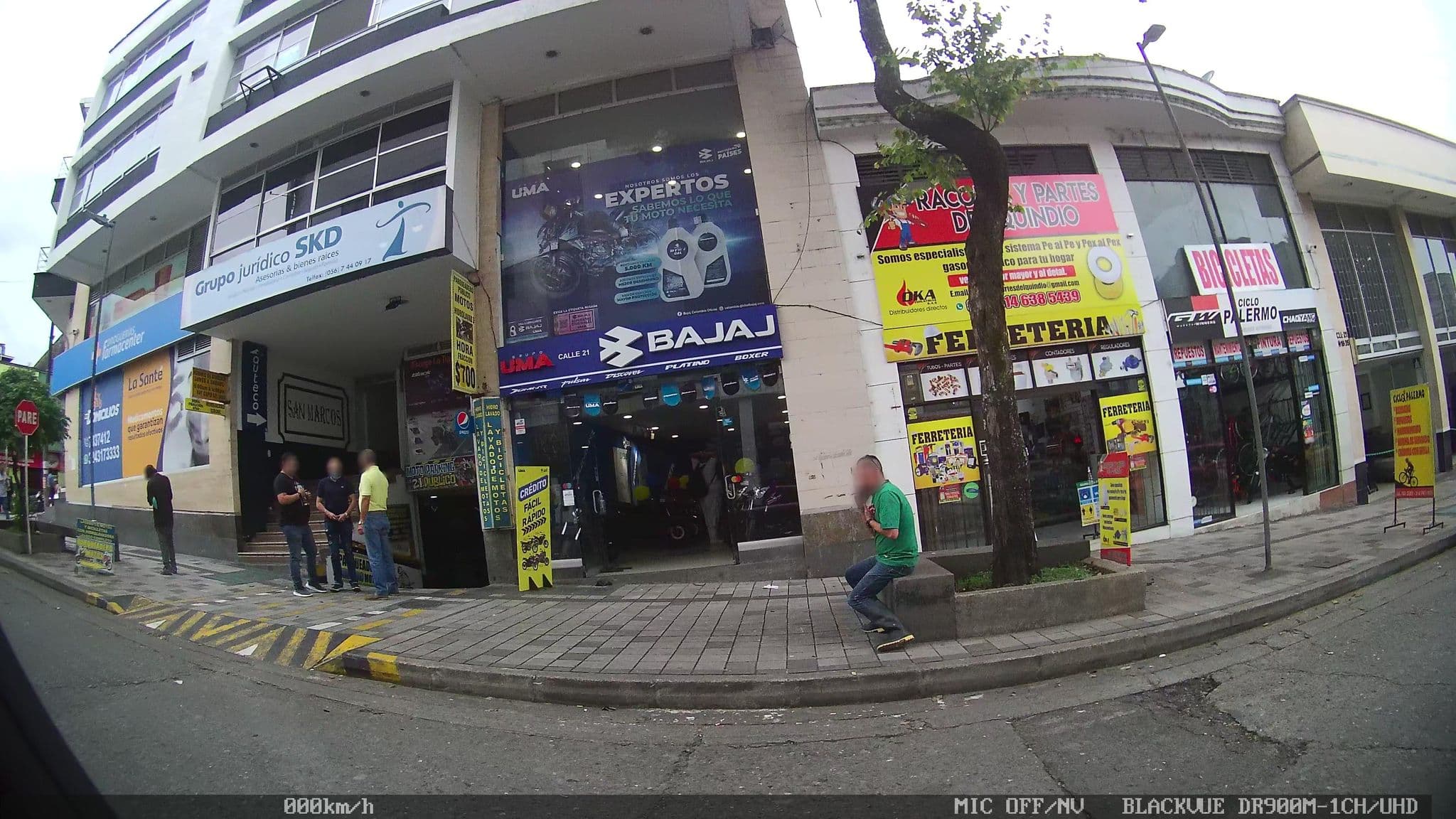 Street view near Café Real, Armenia — © kaart_2 (CC BY-SA · Mapillary)