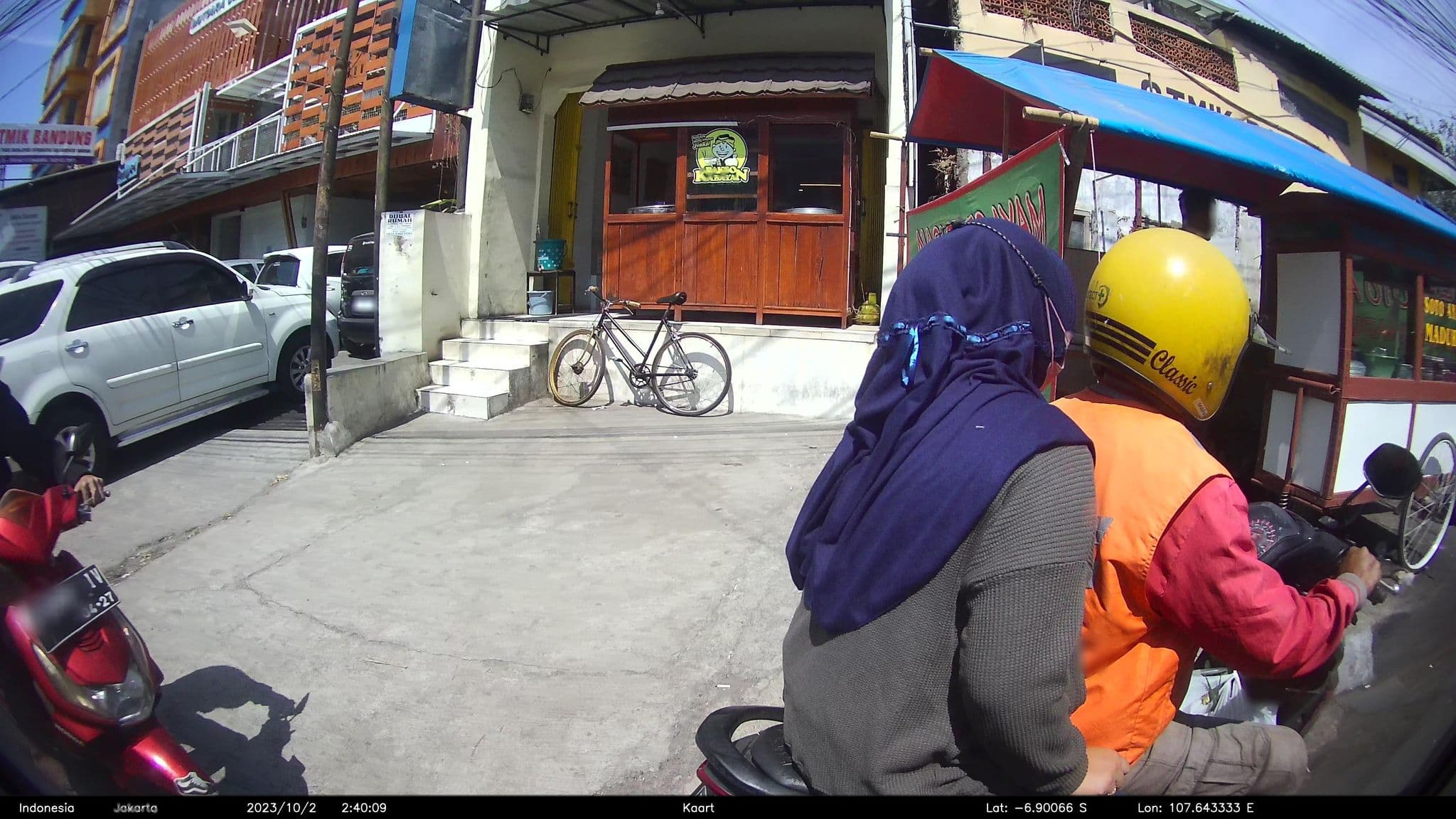 Street view near Yutty's, Bandung — © kaart5 (CC BY-SA · Mapillary)