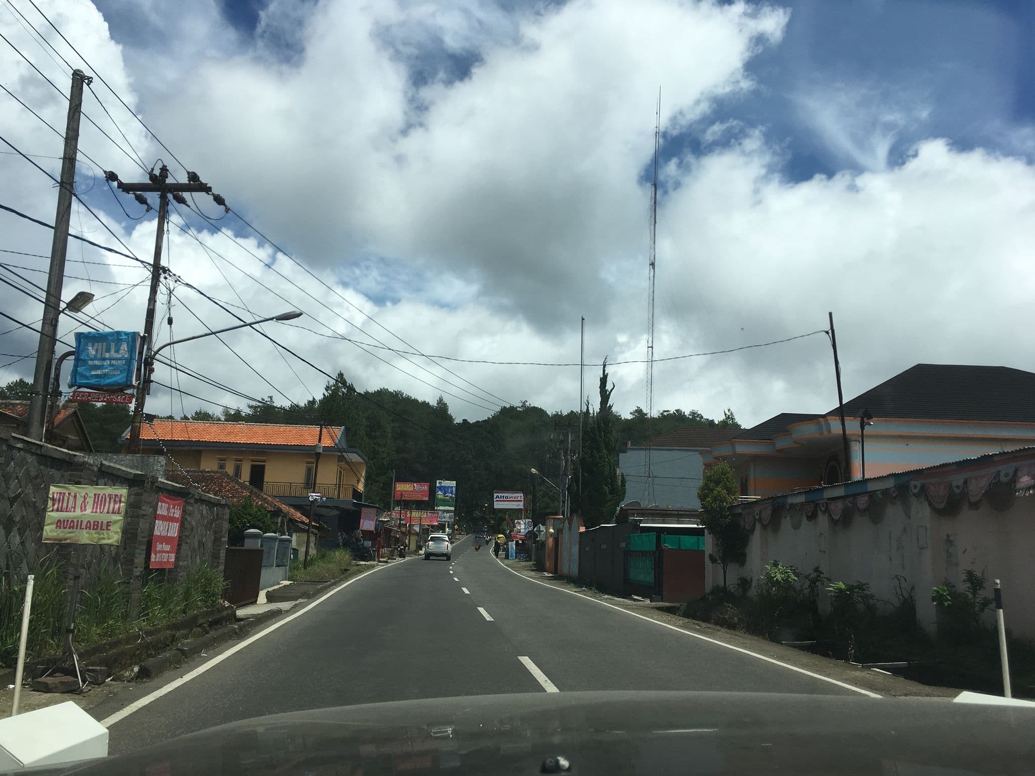 Street view near Villa Adelia, Lembang — © dgozin (CC BY-SA · Mapillary)