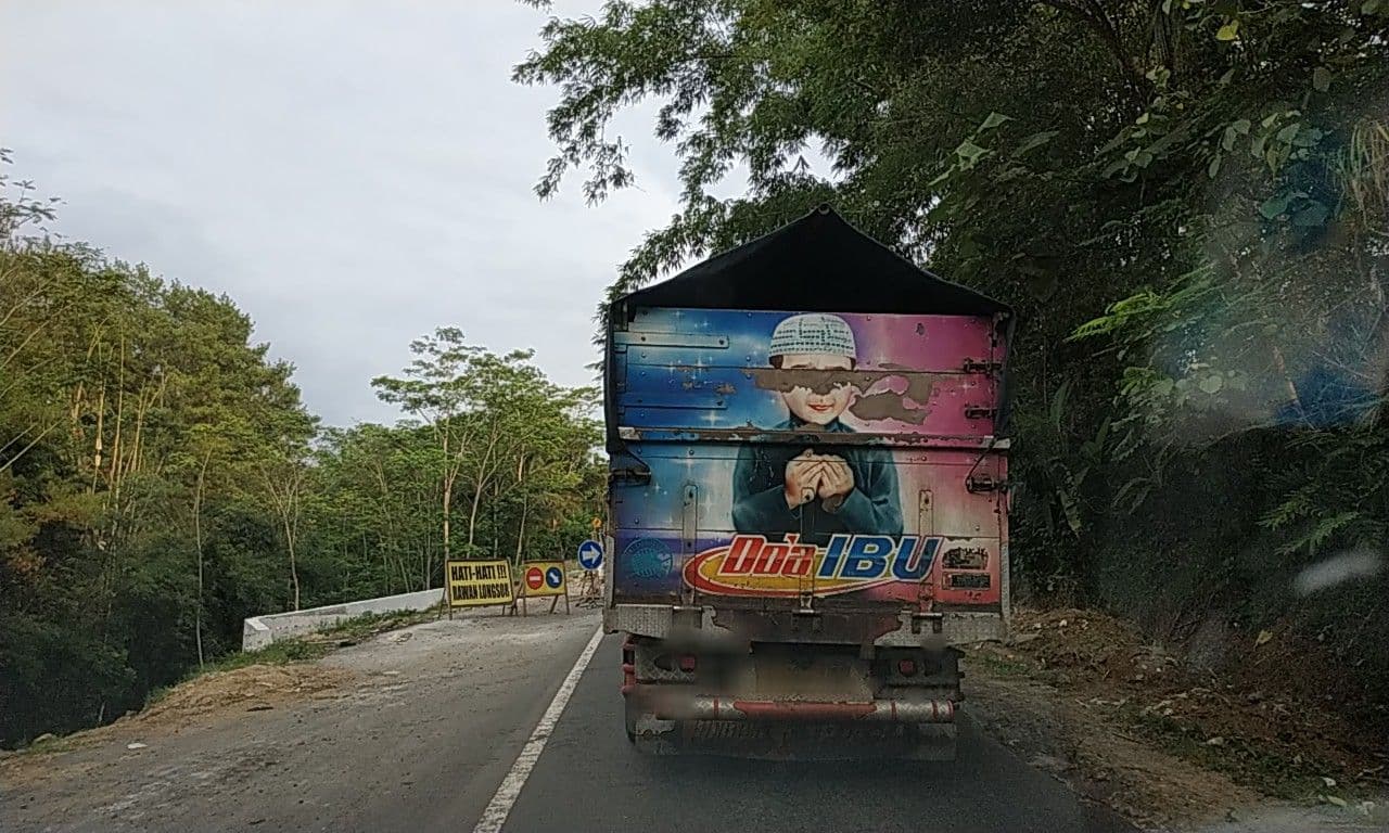 Street view near Griyo avi hotel, Sidareja — © riyadiwibowo (CC BY-SA · Mapillary)