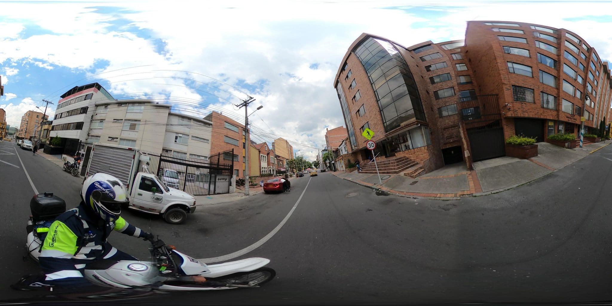 Street view near Baron V, Bogotá