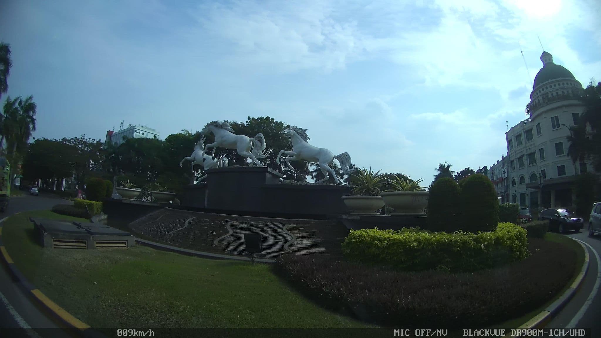 Street view near President Executive Club, Cikarang — © kaart_2 (CC BY-SA · Mapillary)