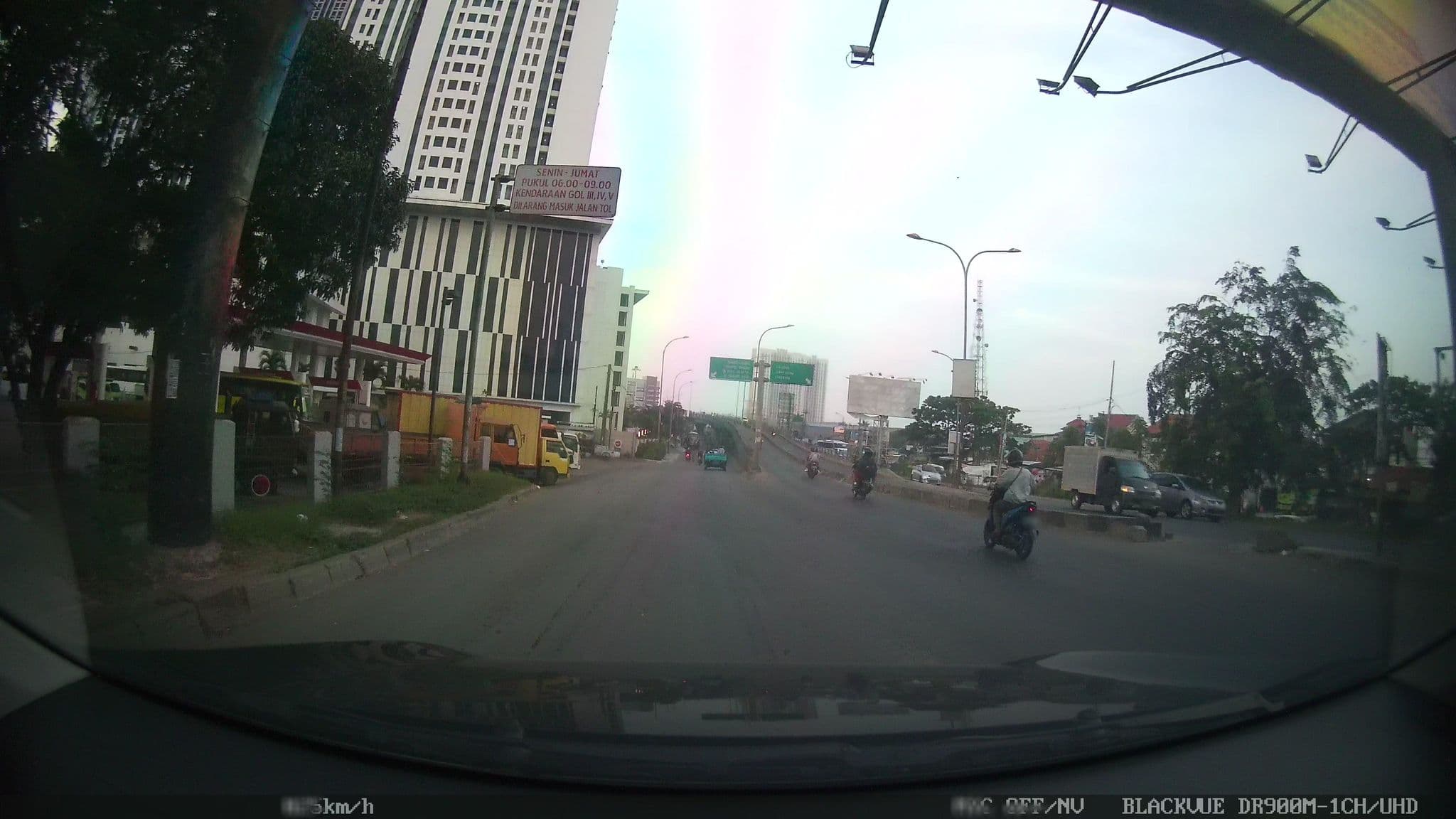 Street view near Inis Oopen Pasta & Grill Restaurant, Cikarang — © kaart_2 (CC BY-SA · Mapillary)