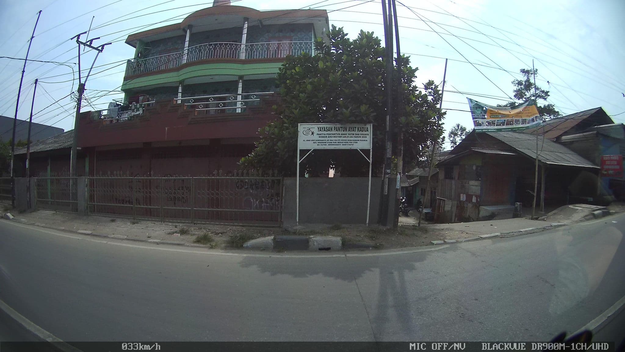 Street view near Hotel Iora, Cikarang — © kaart_2 (CC BY-SA · Mapillary)