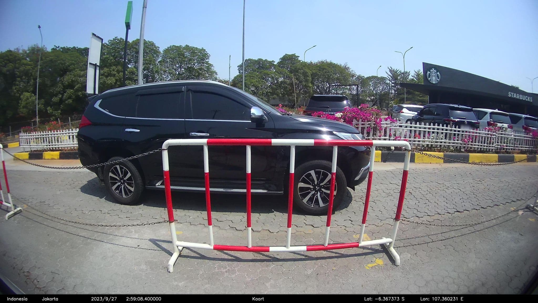 Street view near Mess Pindo Deli 2, Karawang — © kaart_2 (CC BY-SA · Mapillary)