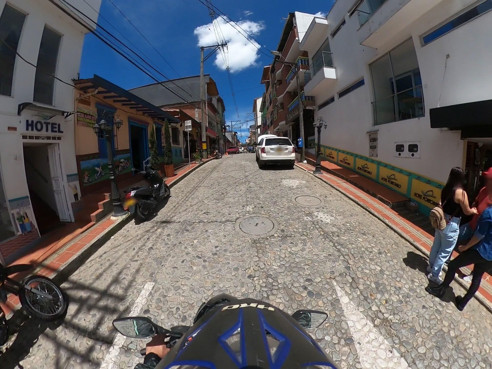 Street view near Hotel Brisas de Guatape, Guatapé — © 360recorrido (CC BY-SA · Mapillary)
