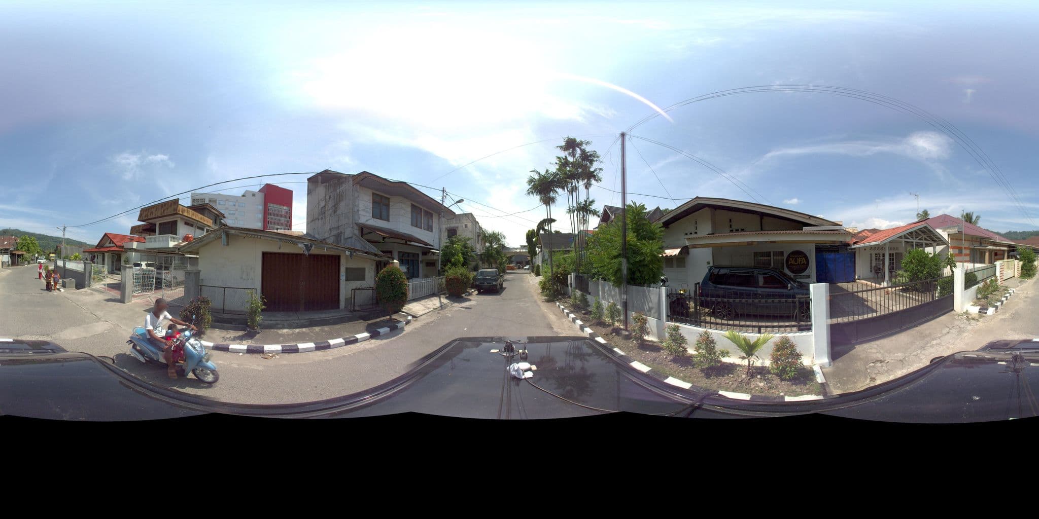 Street view near Hotel Kawana Padang, Padang — © sarahantos (CC BY-SA · Mapillary)