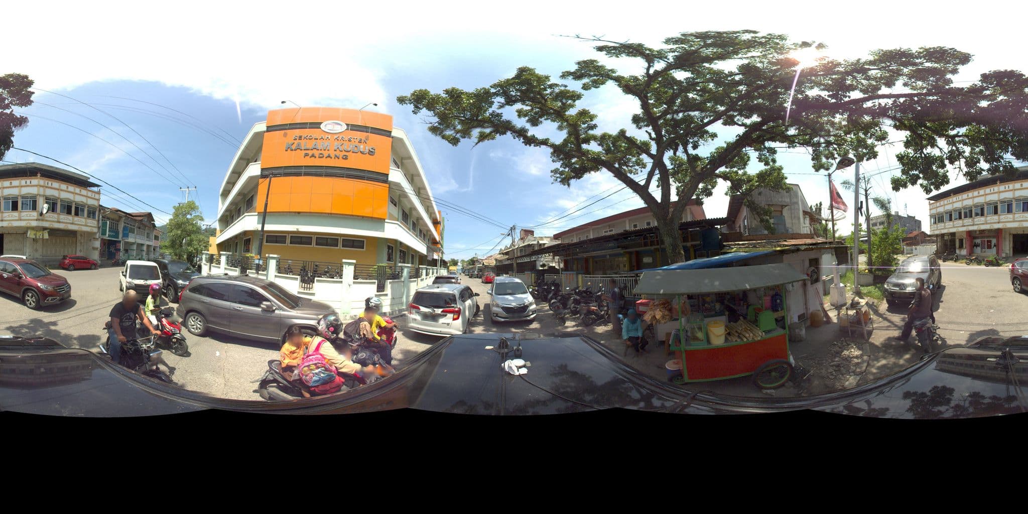 Street view near room 241 the aliga hotel padang, Padang — © sarahantos (CC BY-SA · Mapillary)