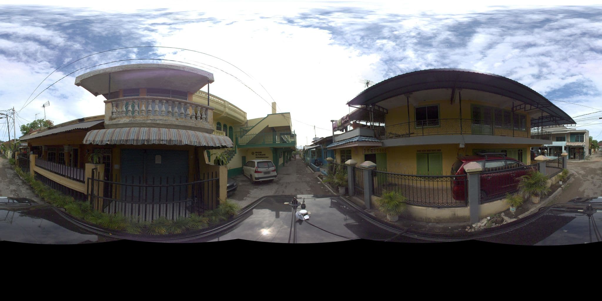 Street view near HW Hotel Padang 2th Floor, Padang — © sarahantos (CC BY-SA · Mapillary)