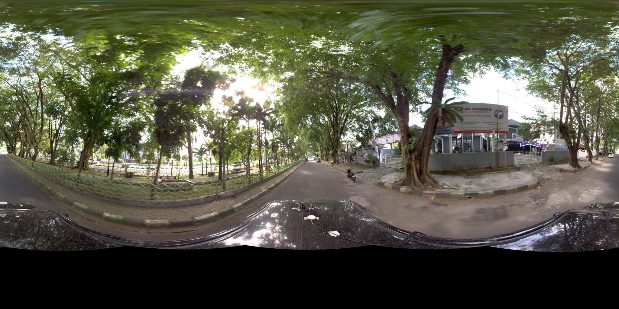Street view near Rumah Nenek Hotel&Restaurant, Padang — © sarahantos (CC BY-SA · Mapillary)