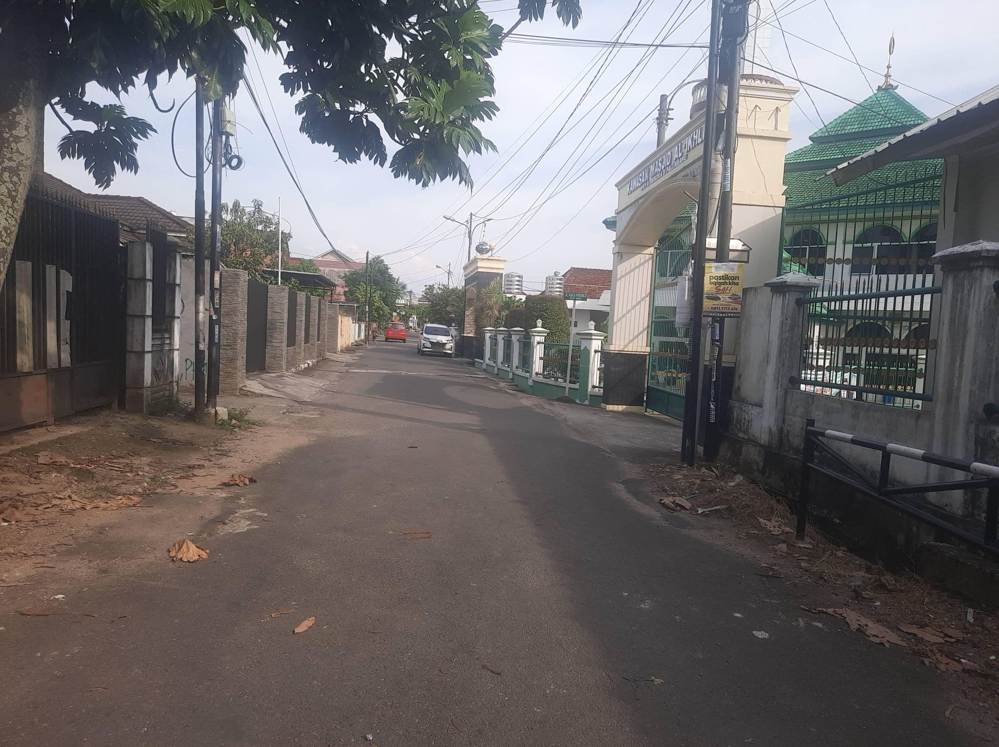 Street view near Shirley Boarding House, Palembang — © Kaart_Local (CC BY-SA · Mapillary)