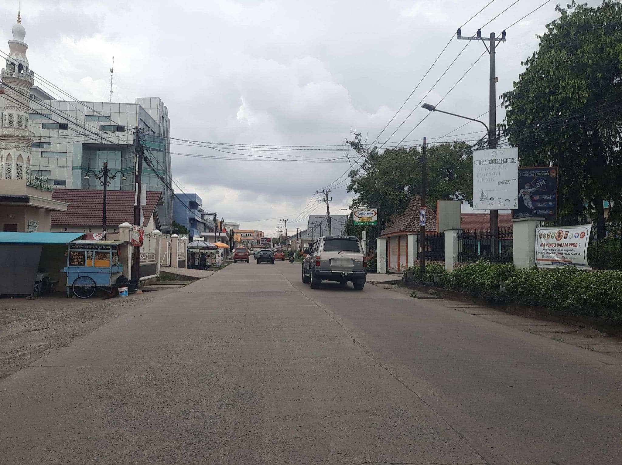 Street view near Edotel Hotel, Palembang — © Kaart_Local (CC BY-SA · Mapillary)