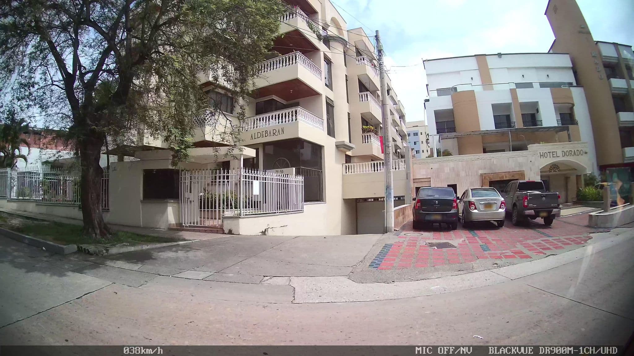 Street view near Hotel Dorado, Barranquilla — © kaart_2 (CC BY-SA · Mapillary)