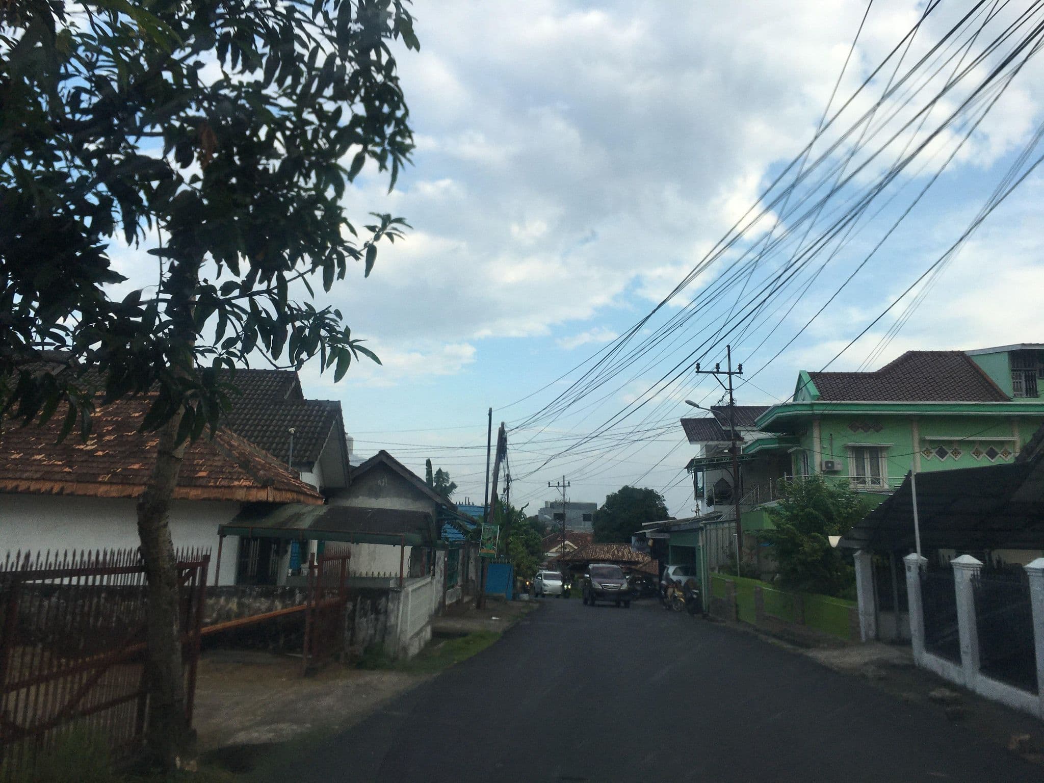 Street view near Kamar Pinggir Lorong, Palembang — © rbelladinak_kaart (CC BY-SA · Mapillary)