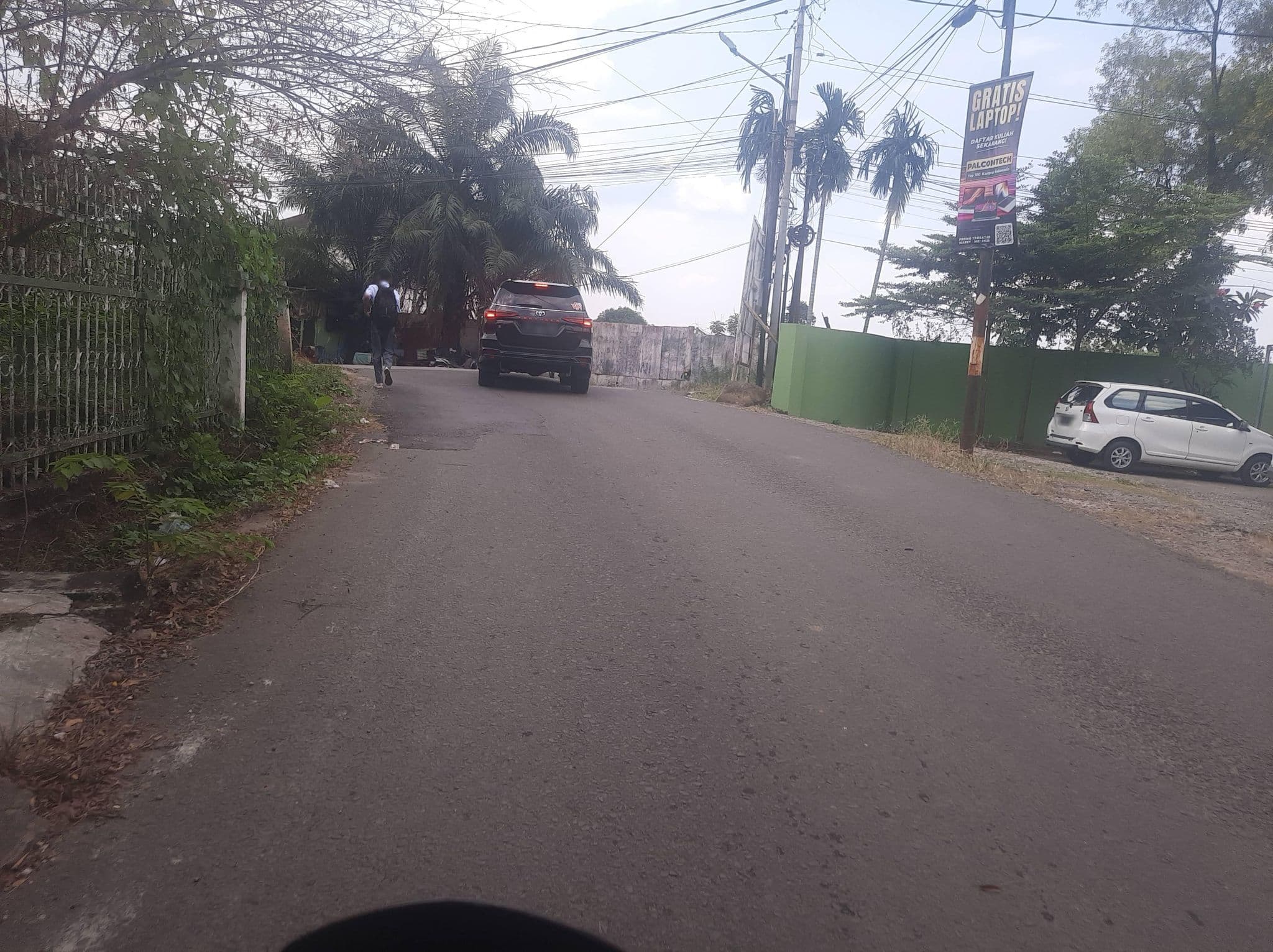 Street view near Athelete village Jaka baring Apartment Building C, Palembang — © Kaart_Local (CC BY-SA · Mapillary)