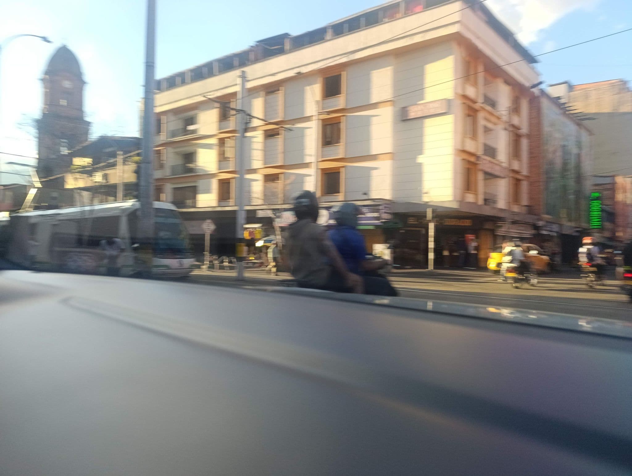 Street view near Hotel D'Leoni, Medellín