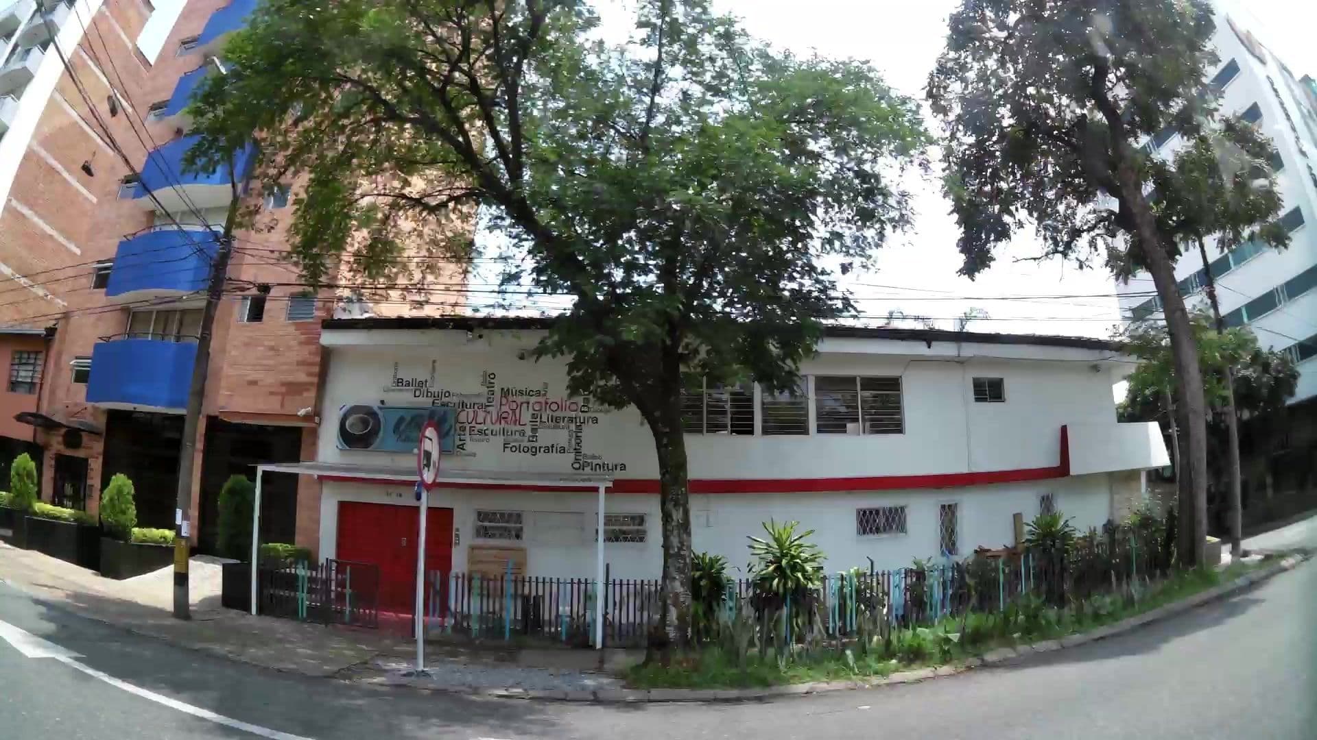 Street view near Gotel Golden, Medellín