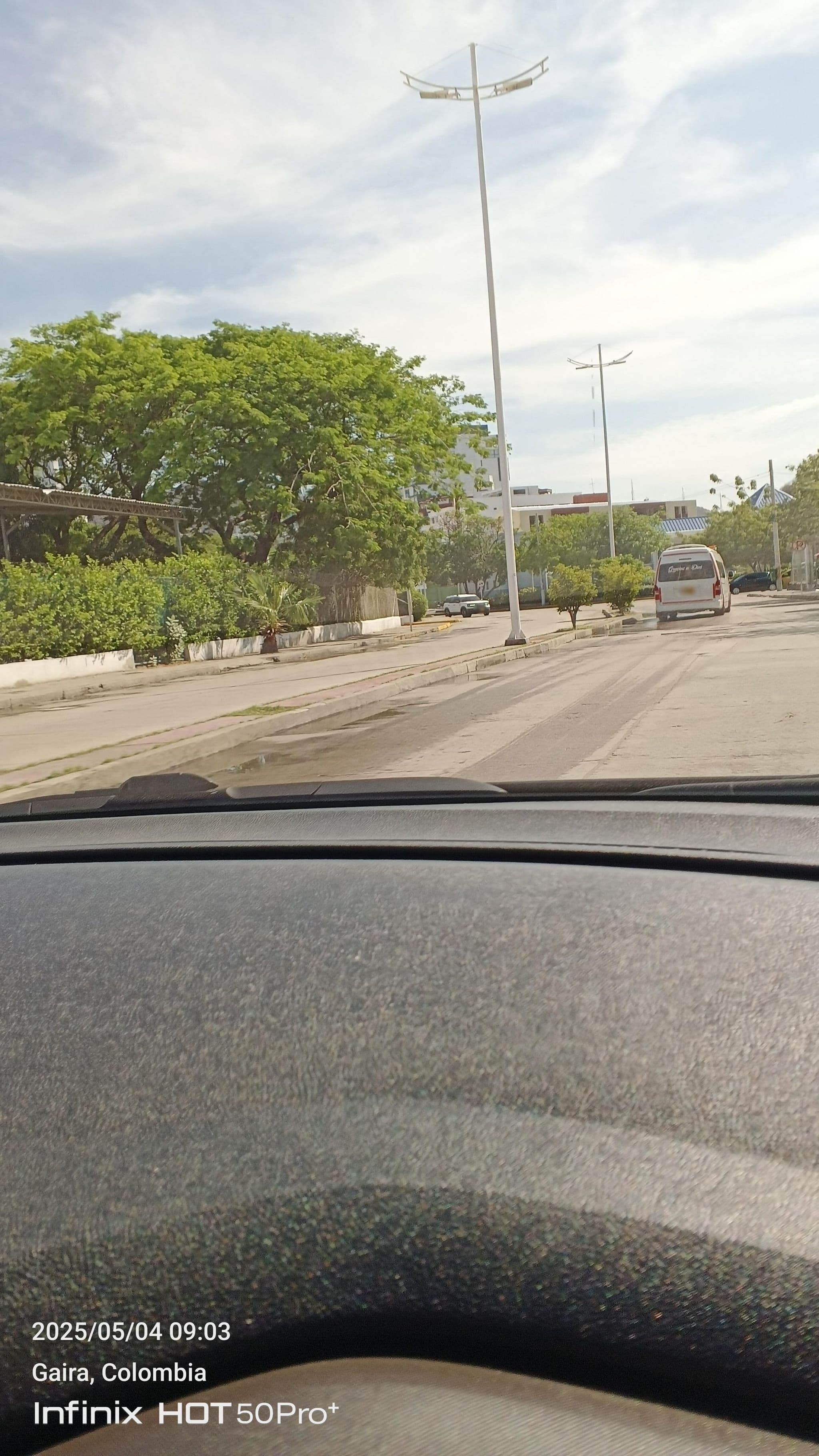 Street view near Hotel Medellín Rodadero, Santa Marta