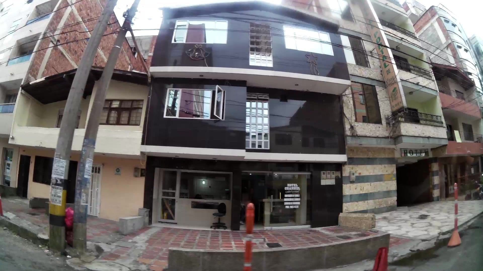 Street view near Hotel El Portal Casa Verde No. 2, Itagüí — © kaartcam (CC BY-SA · Mapillary)
