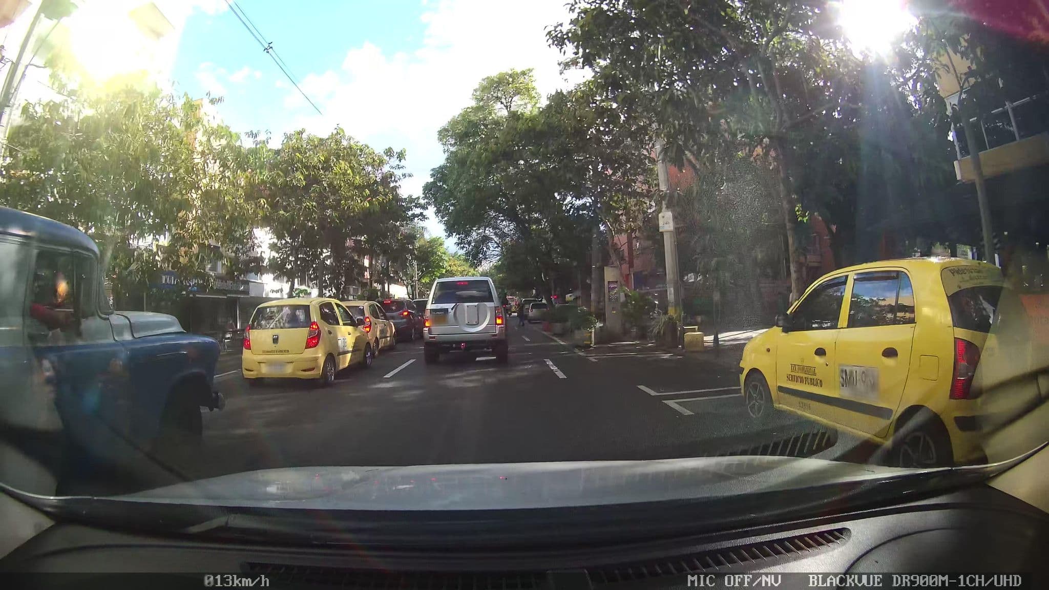 Street view near Hotel Dorado La 70, Medellín — © kaart_4 (CC BY-SA · Mapillary)