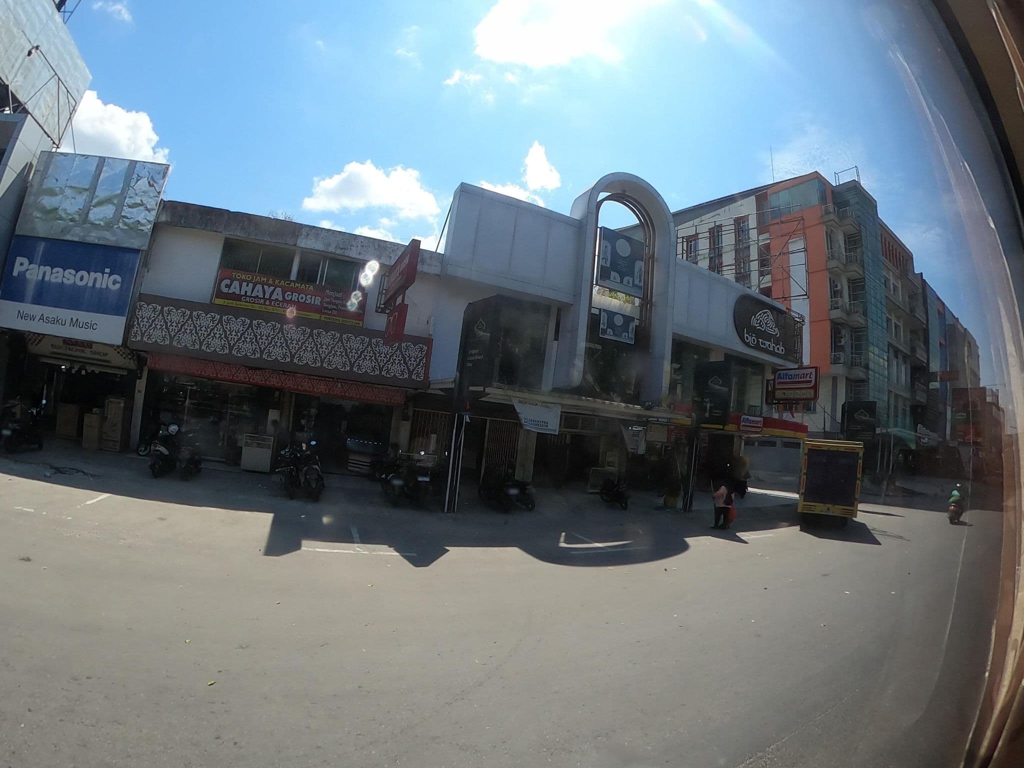 Street view near Aston Pekanbaru City Hotel, Pekanbaru — © rgtm_ryuiki (CC BY-SA · Mapillary)