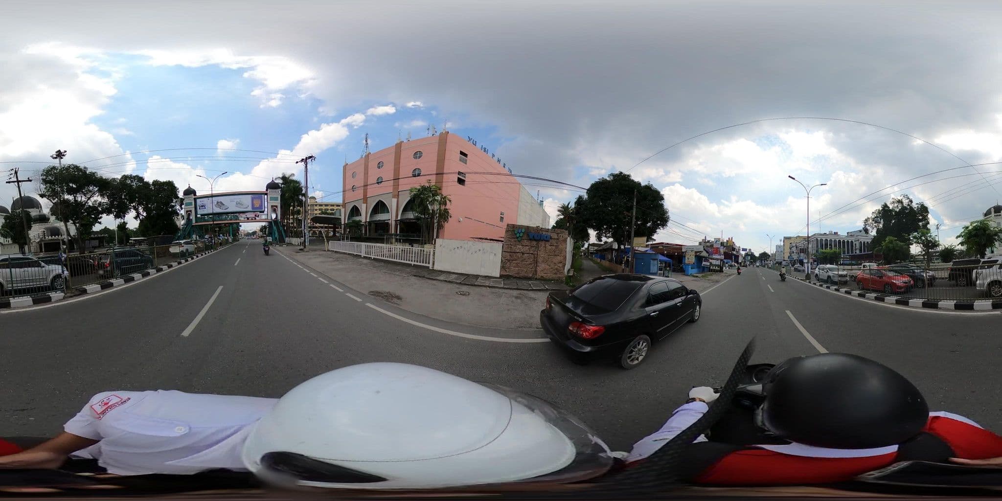 Street view near Hotel Antares, Medan — © danbjoseph (CC BY-SA · Mapillary)