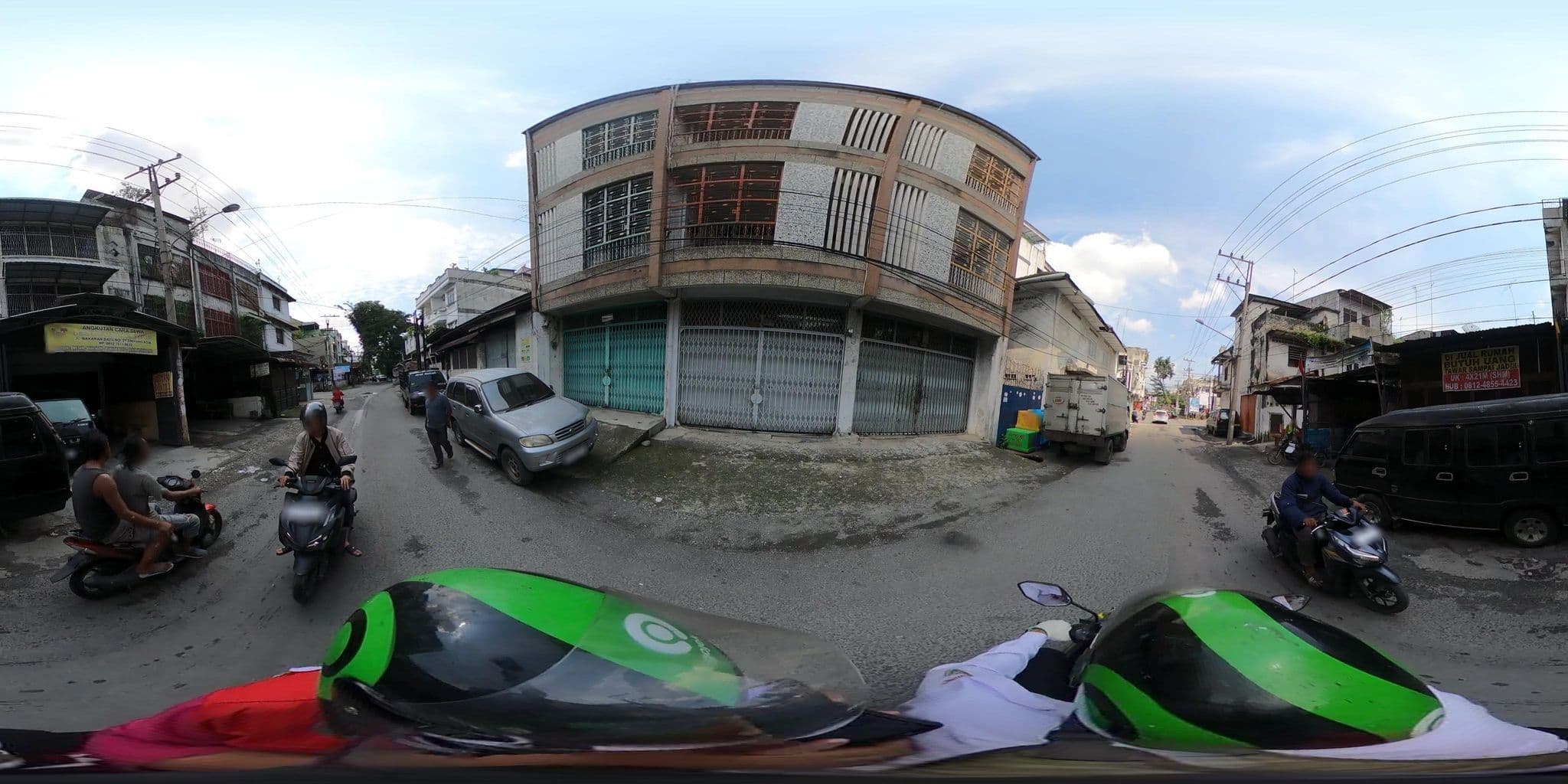 Street view near Hotel ARYADUTA, Medan — © danbjoseph (CC BY-SA · Mapillary)