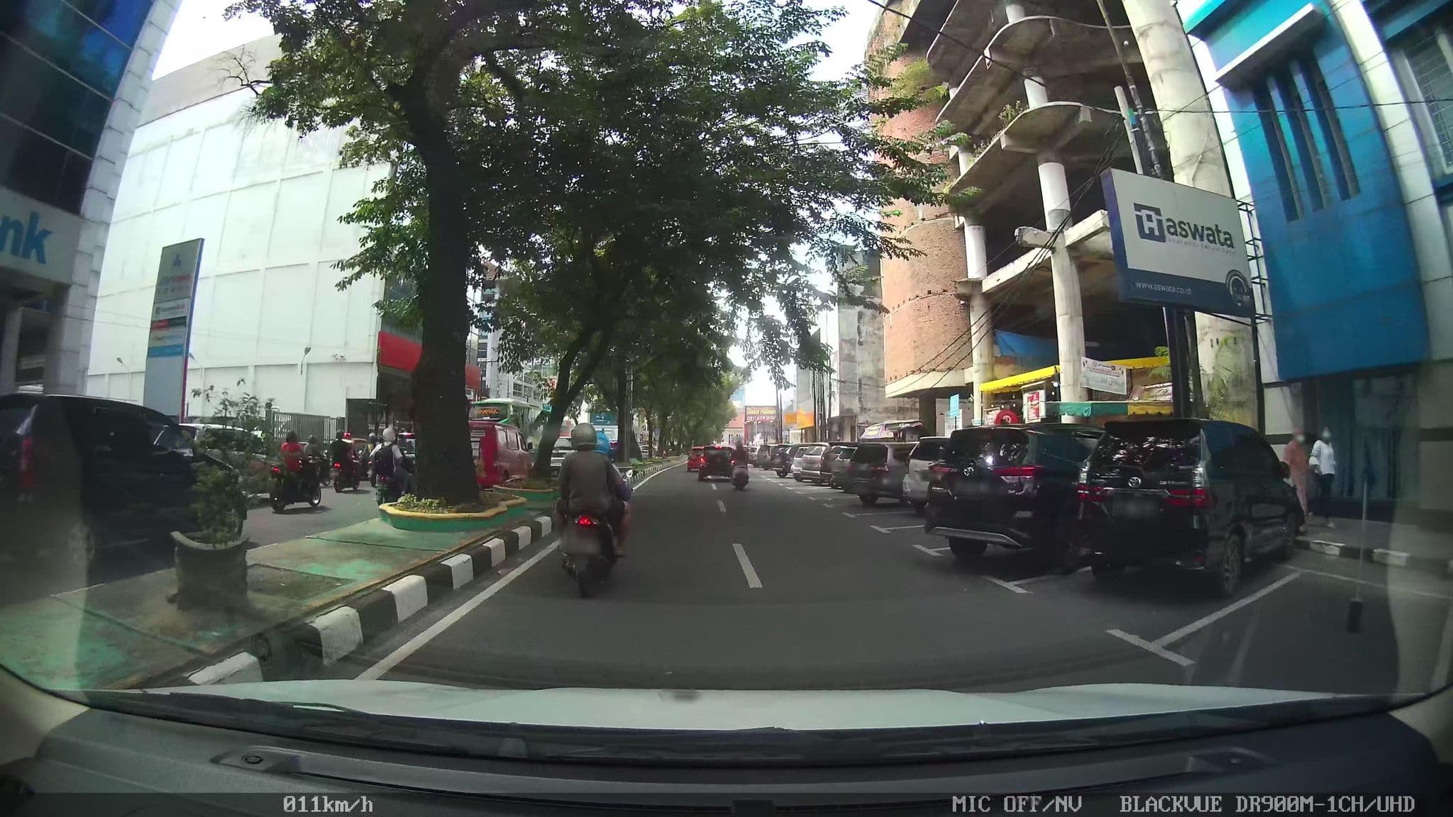 Street view near Cordela Hotel Medan, Medan — © kaart_2 (CC BY-SA · Mapillary)