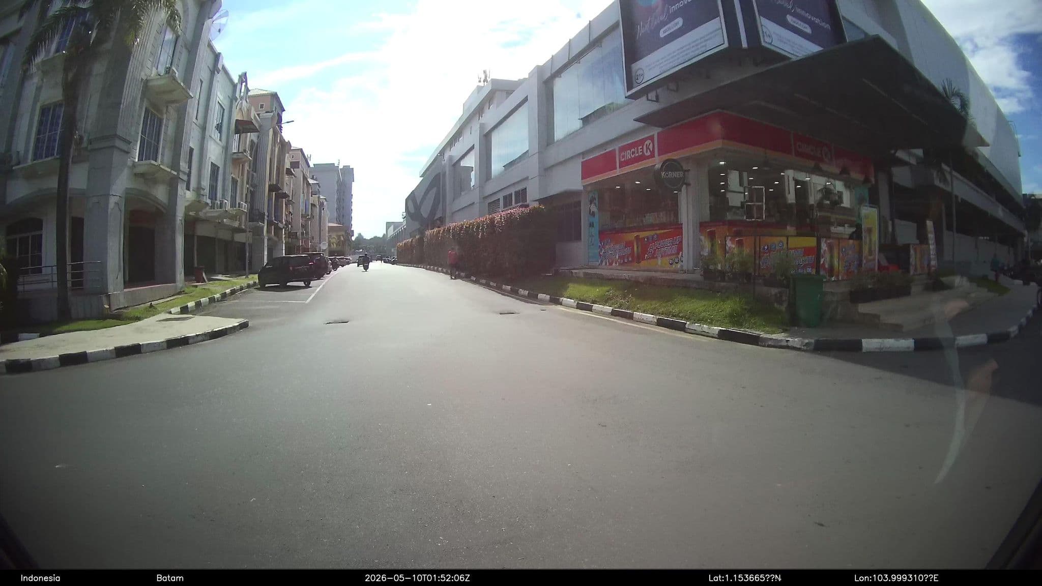 Street view near Swimming Pool Swissbell Hotel, Batam — © Kaart---LEFT (CC BY-SA · Mapillary)