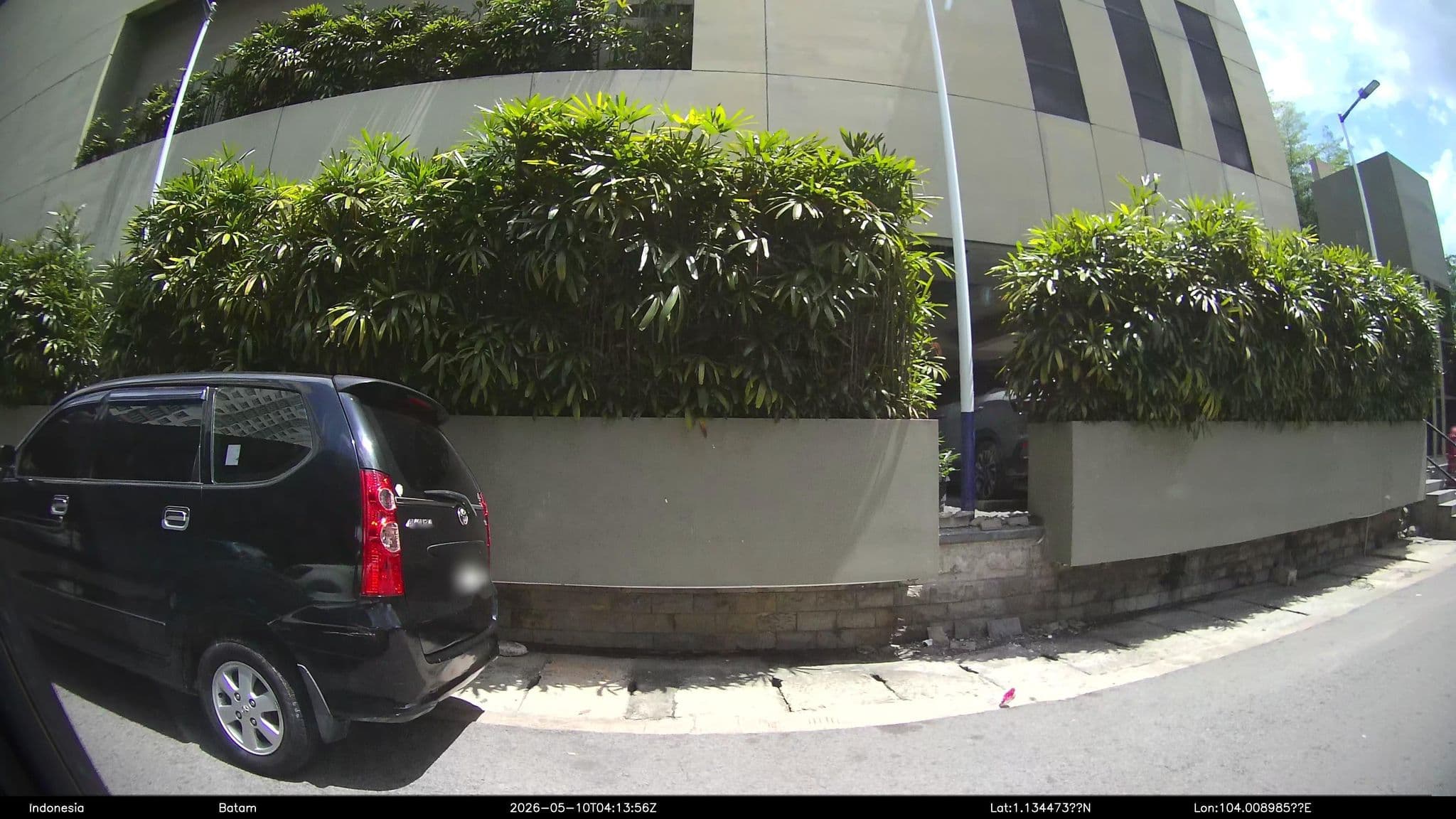Street view near Bumi Sangkuriang, Batam — © Kaart---RIGHT (CC BY-SA · Mapillary)