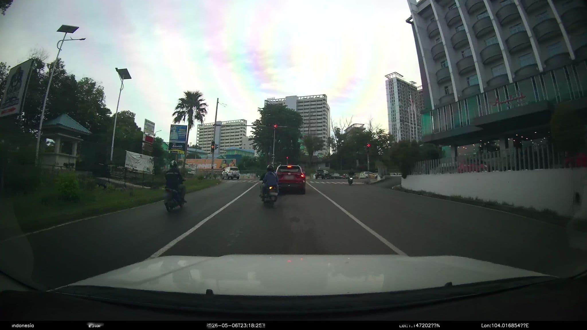 Street view near The Evitel Hotel Batam, Batam — © Kaart---FRONT (CC BY-SA · Mapillary)